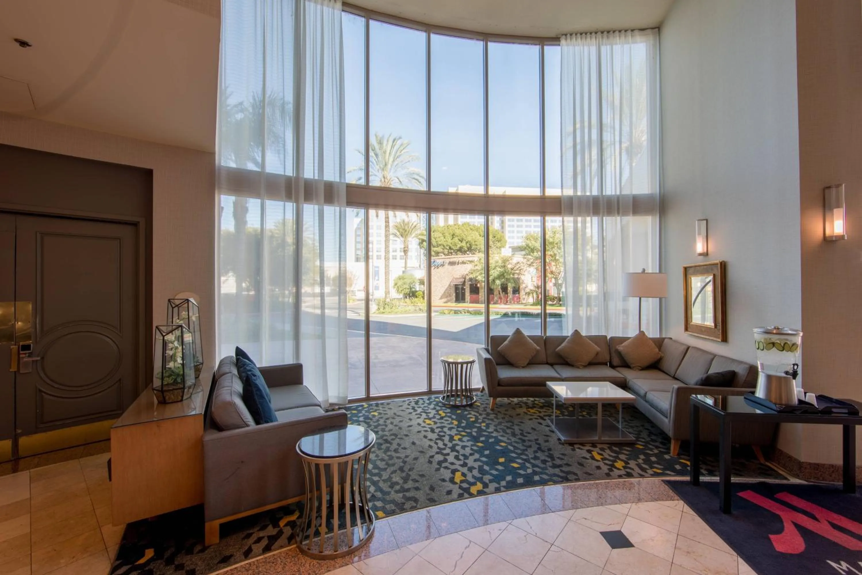 Lobby or reception in Anaheim Marriott Suites