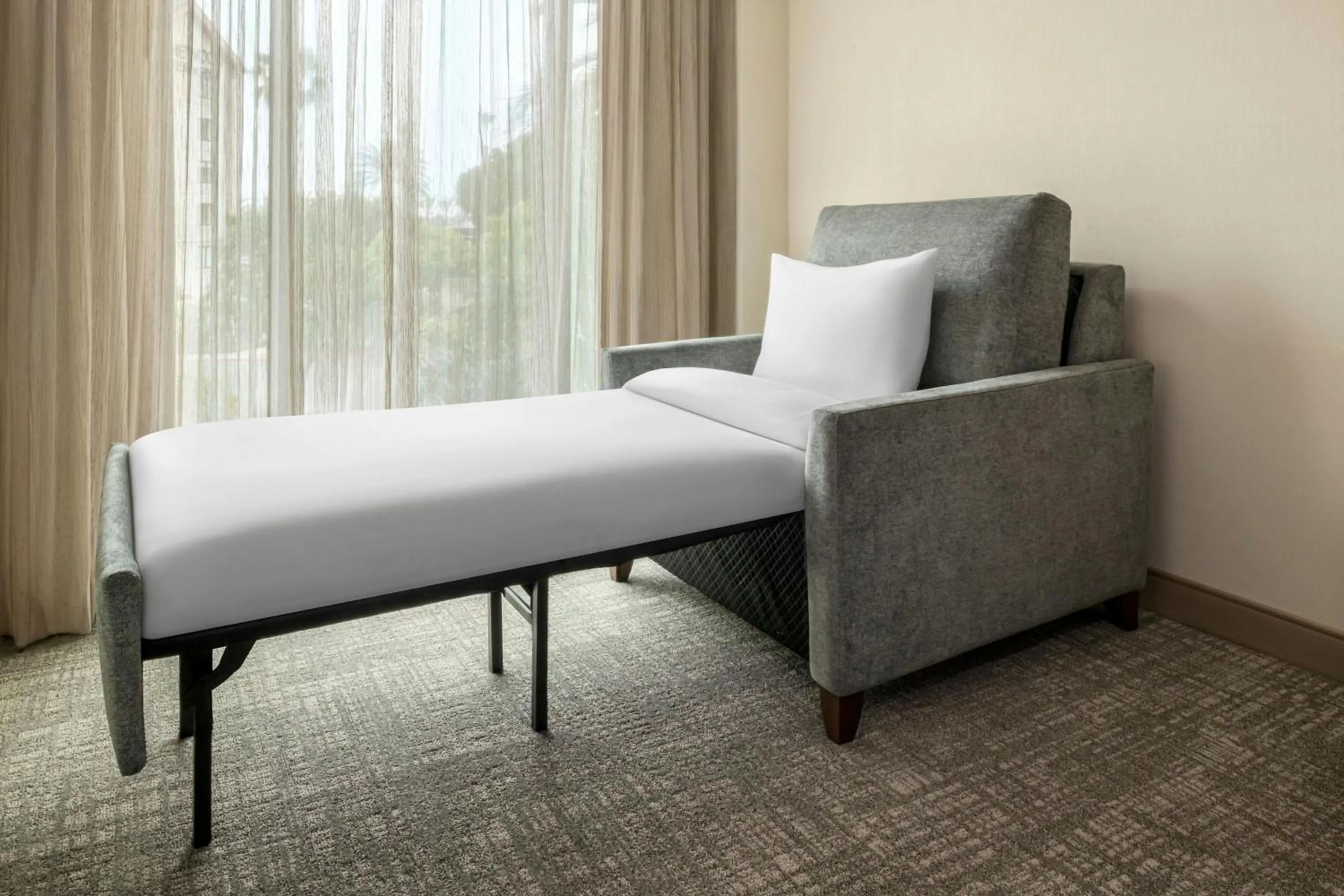 Bedroom, Bed in Anaheim Marriott Suites