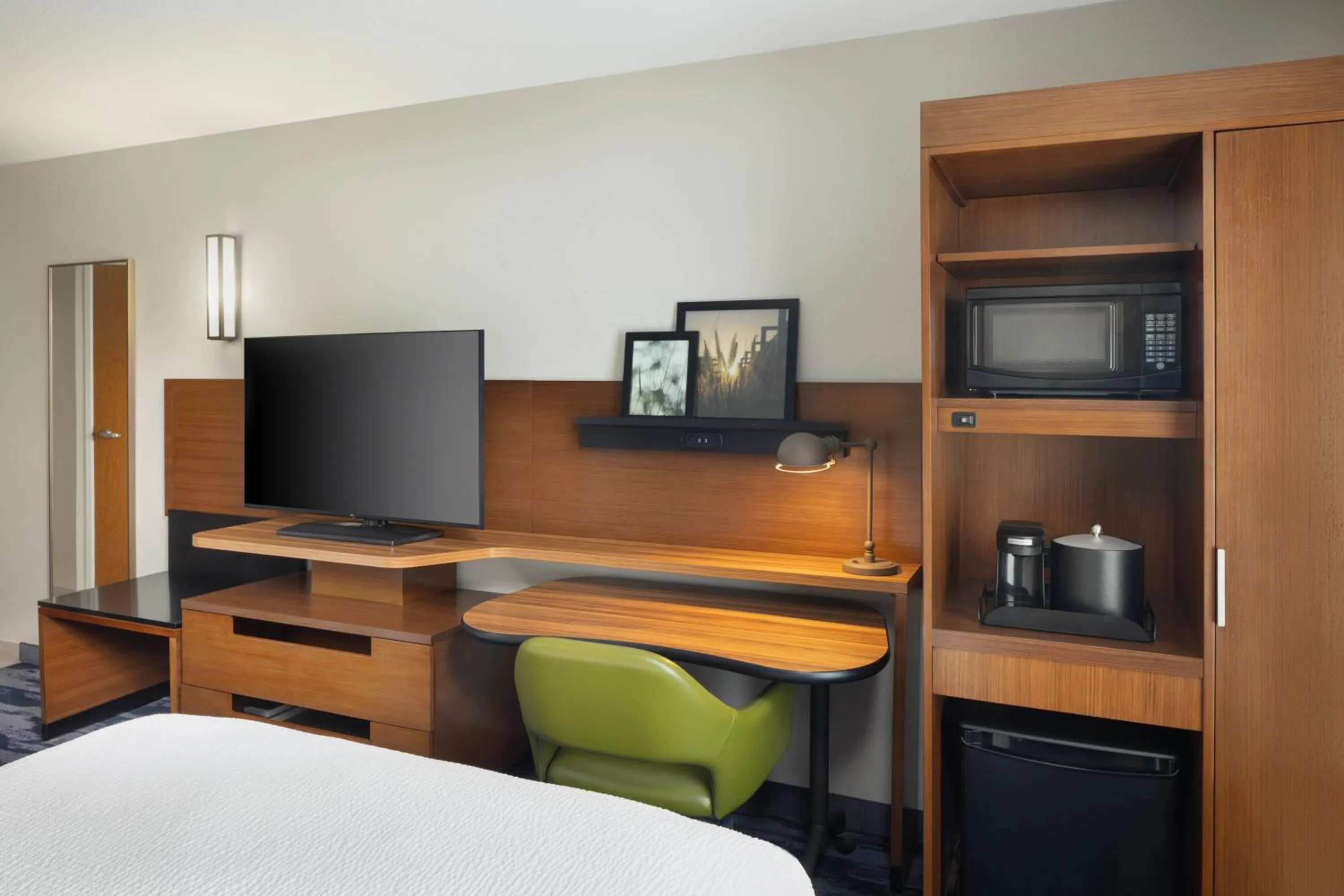 TV and multimedia, Bed in Fairfield by Marriott Mission Viejo Orange County