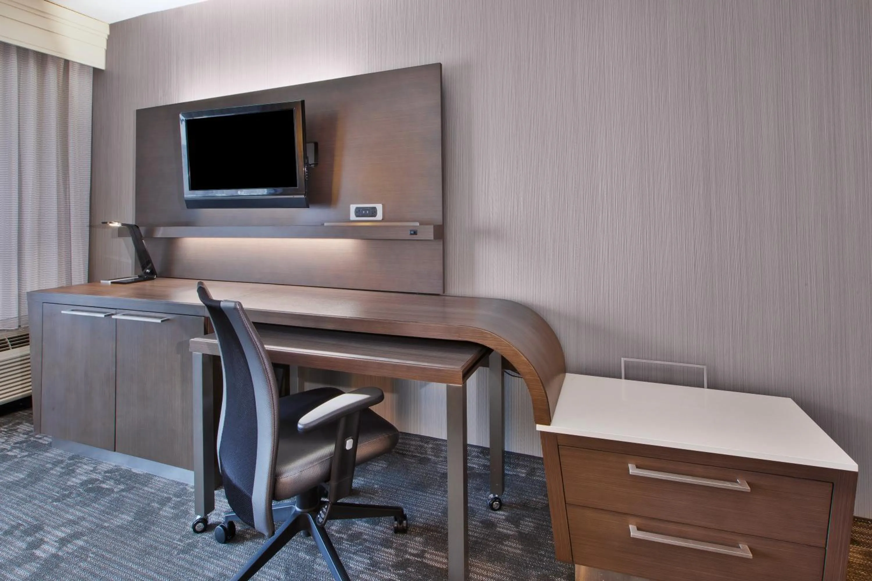 Courtyard by Marriott Somerset