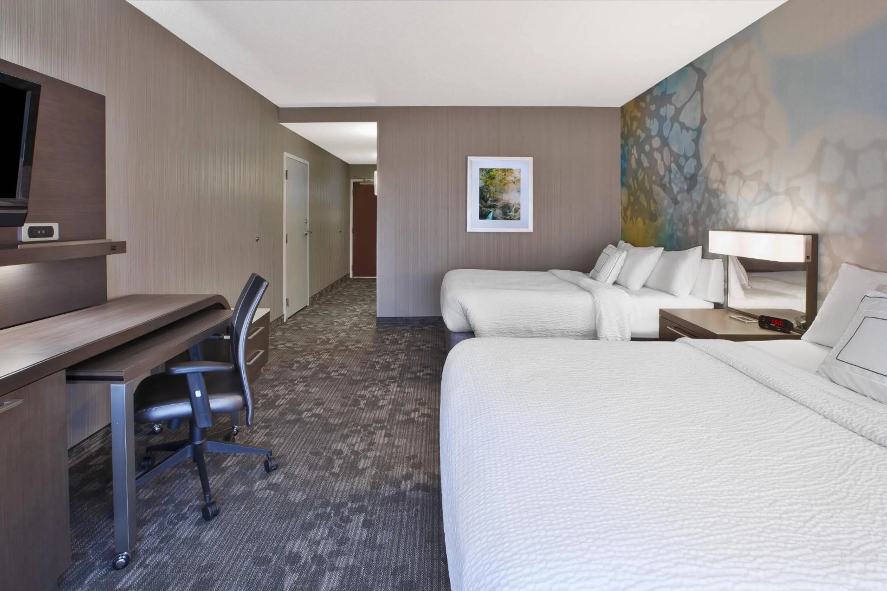 Photo of the whole room, Bed in Courtyard by Marriott Somerset