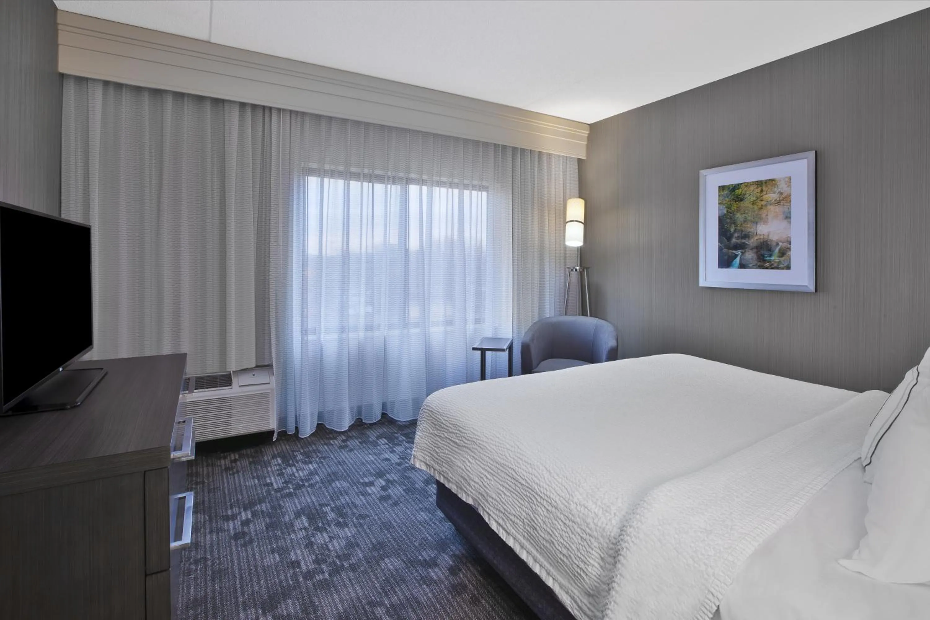 Bed in Courtyard by Marriott Somerset