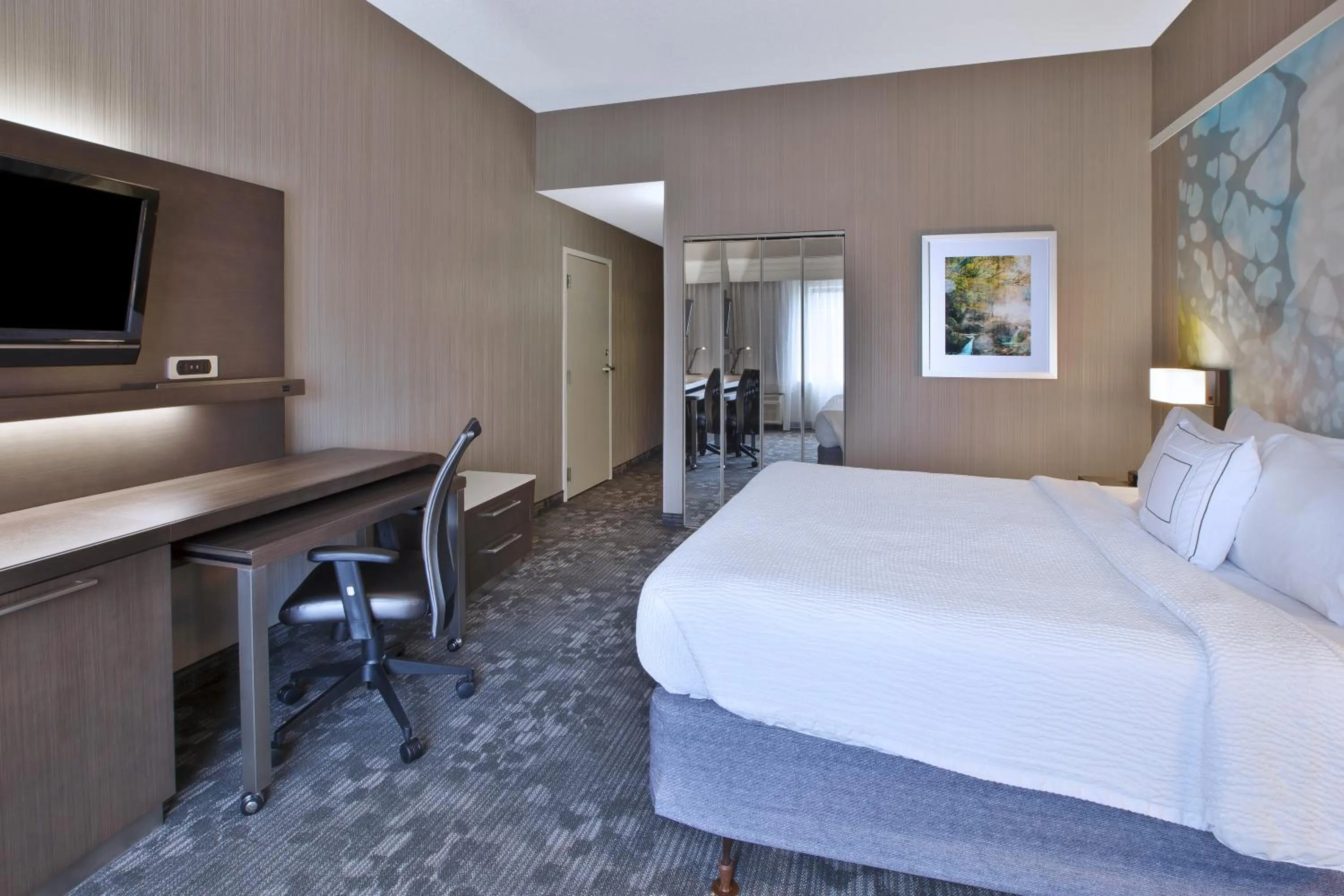 Bed in Courtyard by Marriott Somerset