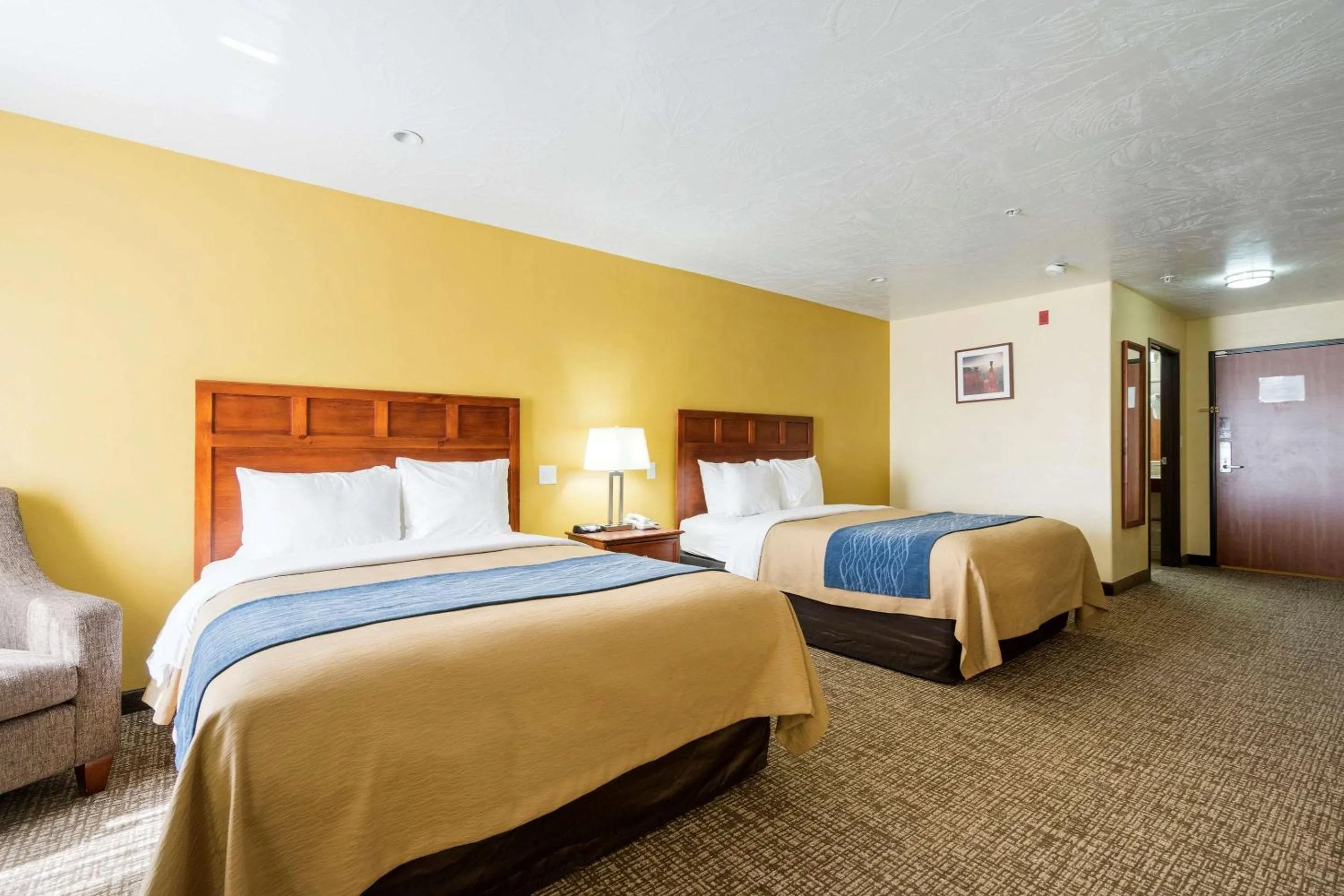 Photo of the whole room, Bed in Comfort Inn & Suites