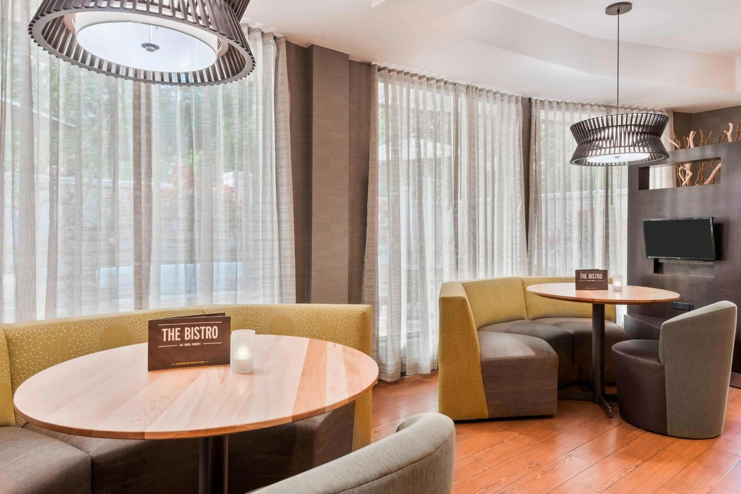 Restaurant/places to eat in Courtyard Sarasota Bradenton Airport