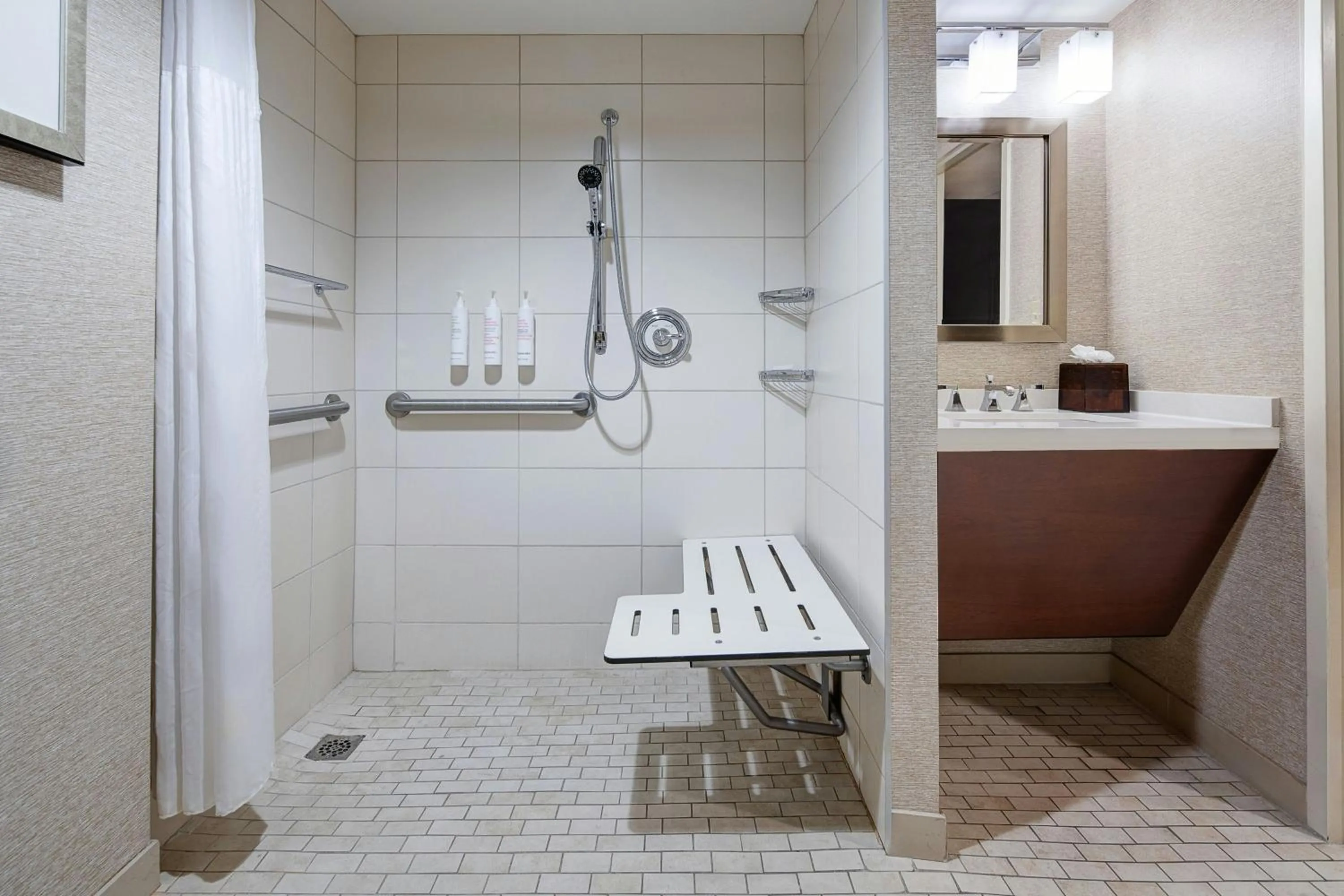 Bathroom in Marriott St. Louis West