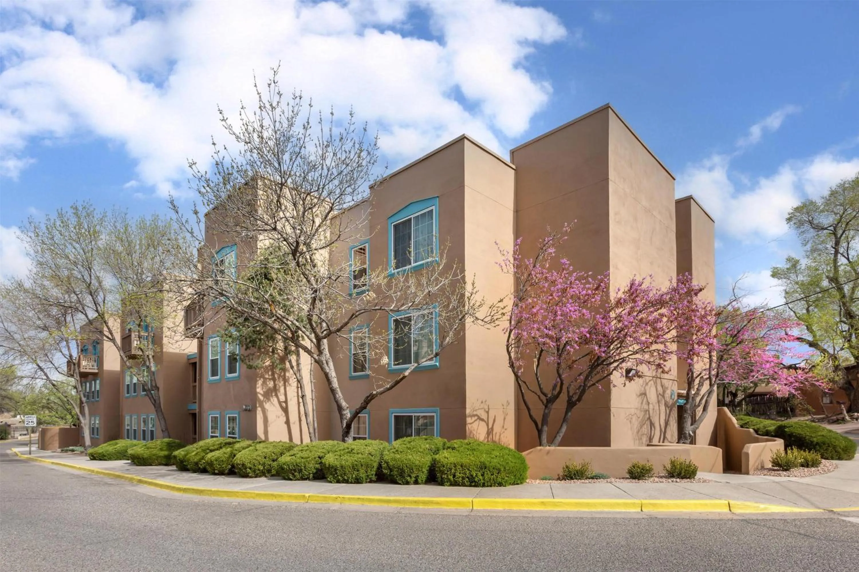 Property building in Hilton Vacation Club Villas de Santa Fe