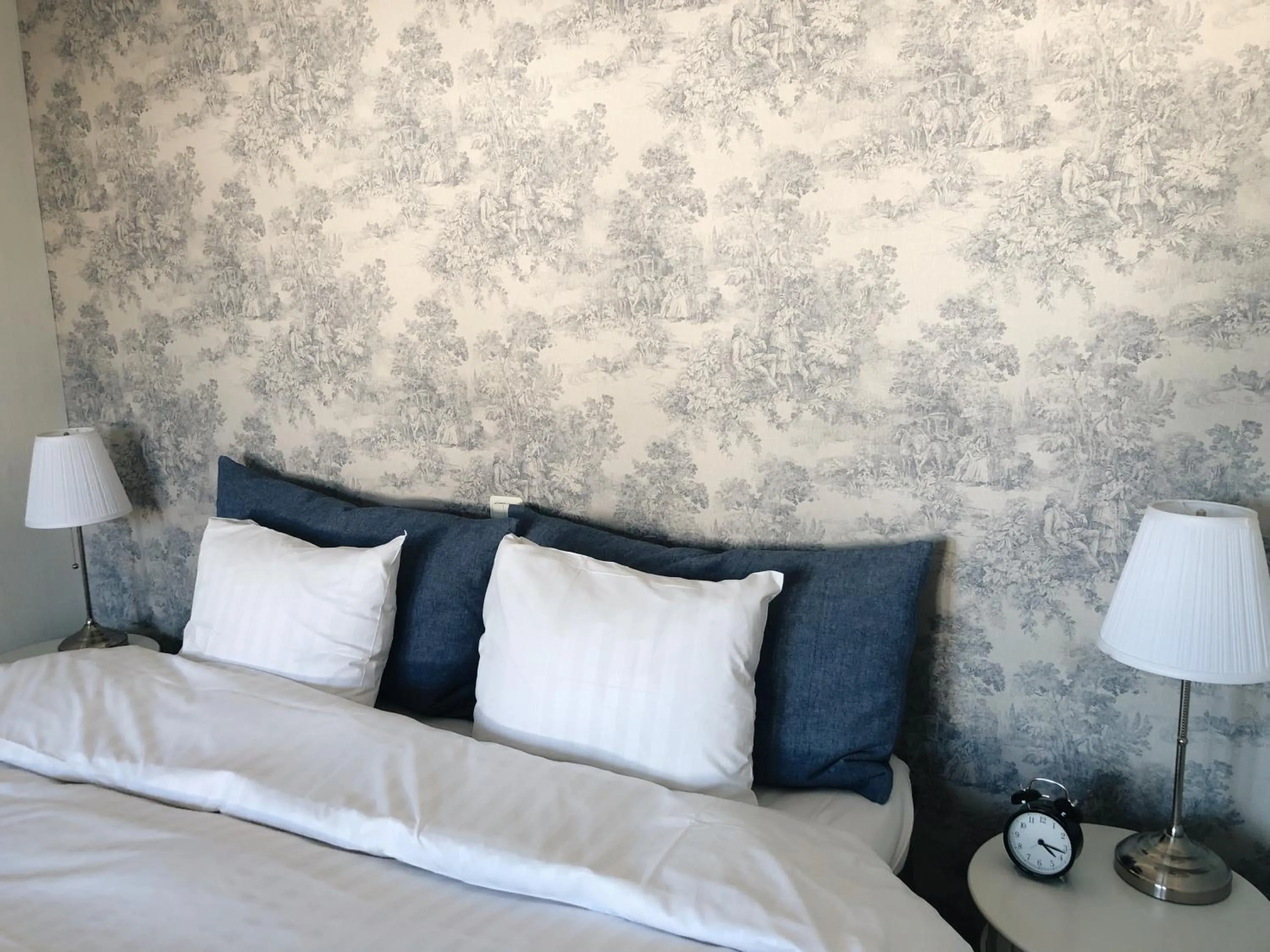 Property building, Bed in Spirans Rum och Logi