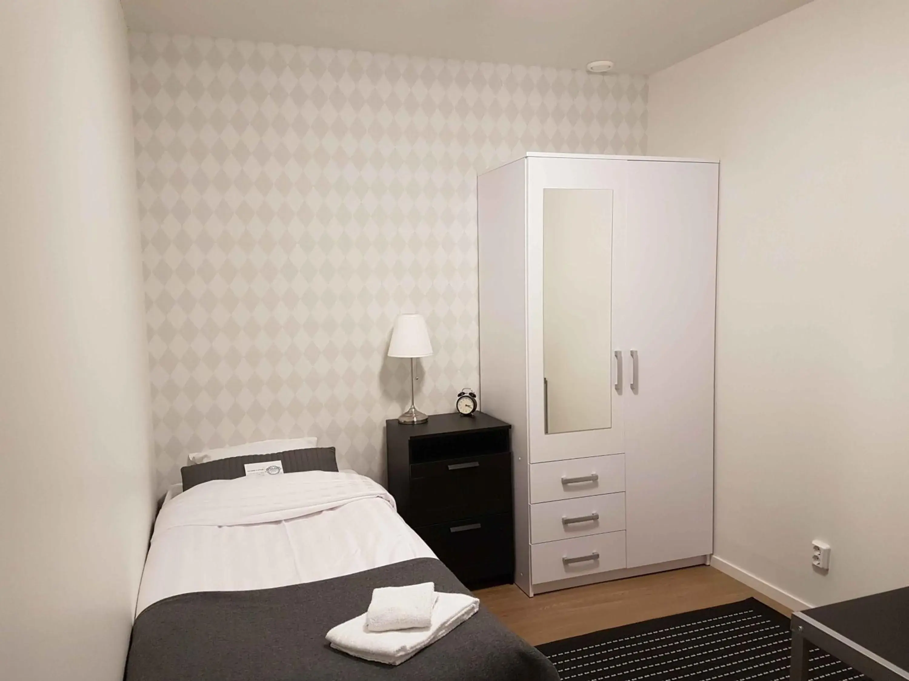 Small Single Room with Shared Bathroom in Spirans Rum och Logi Small Single Room with Shared Bathroom in Spirans Rum och Logi