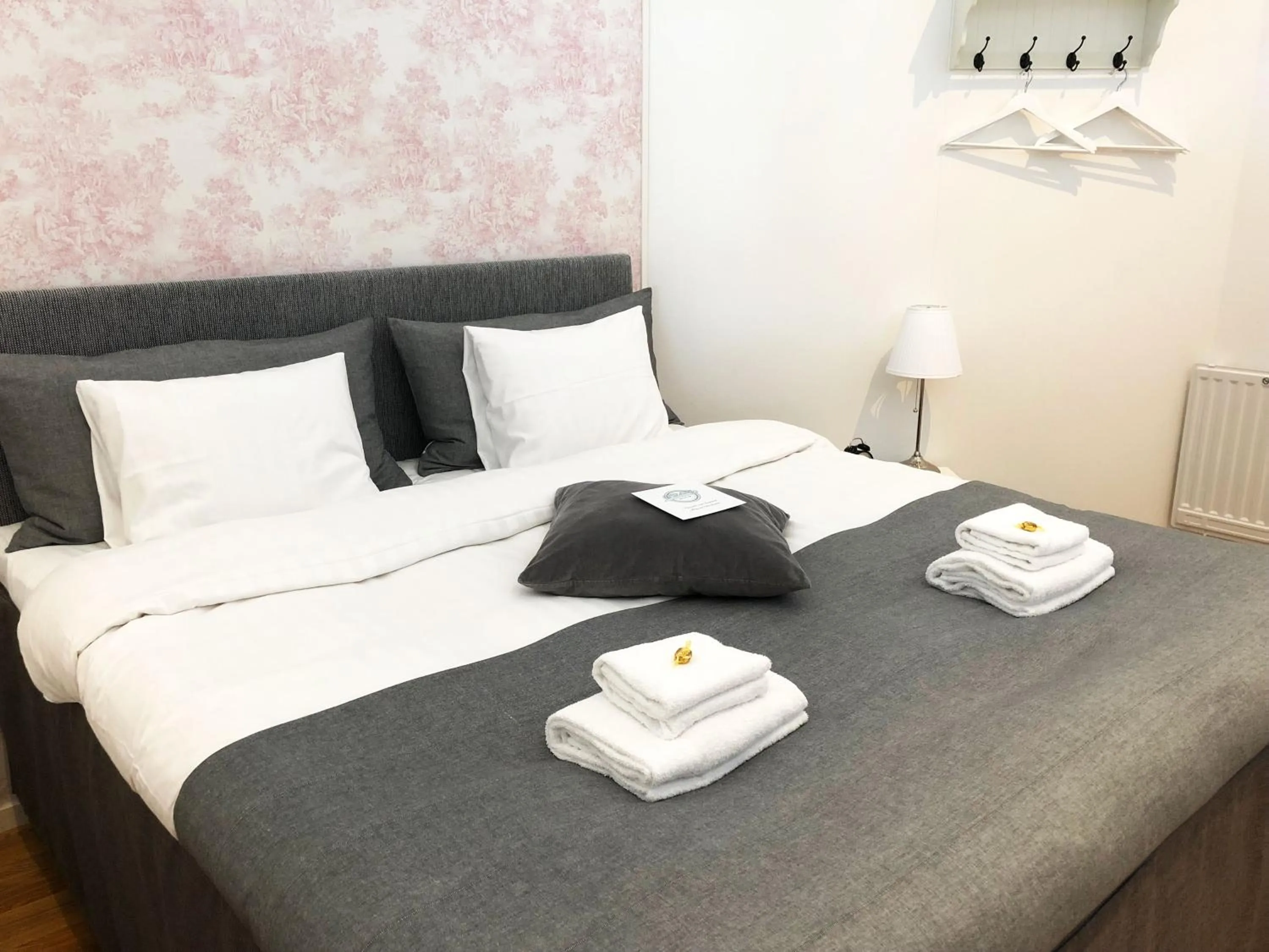 Property building, Bed in Spirans Rum och Logi