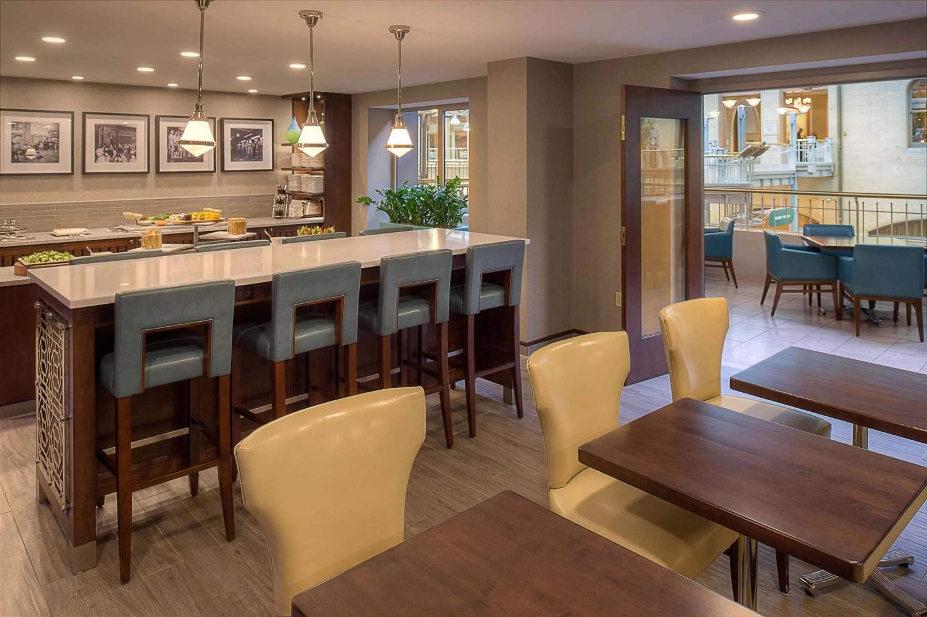 Restaurant/places to eat in St. Louis Union Station Hotel, Curio Collection by Hilton