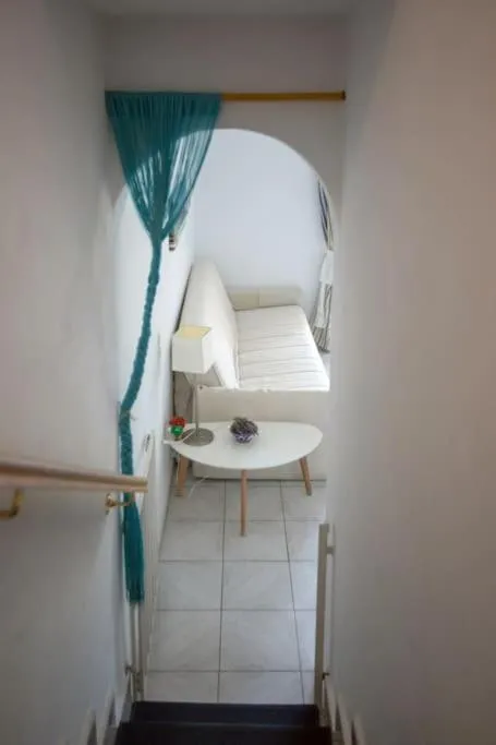 Bed in Karantou