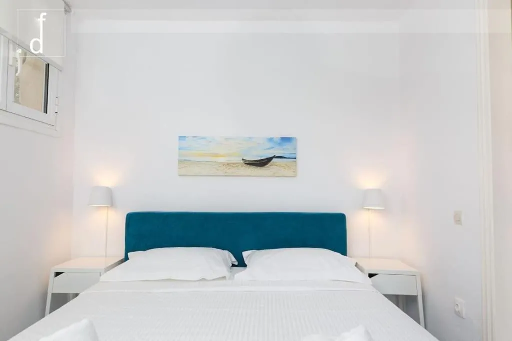 Bed in Karantou
