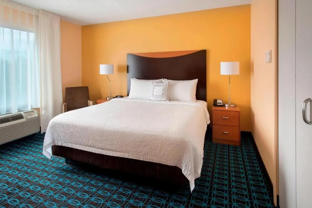 Bed in Fairfield Inn & Suites by Marriott Verona