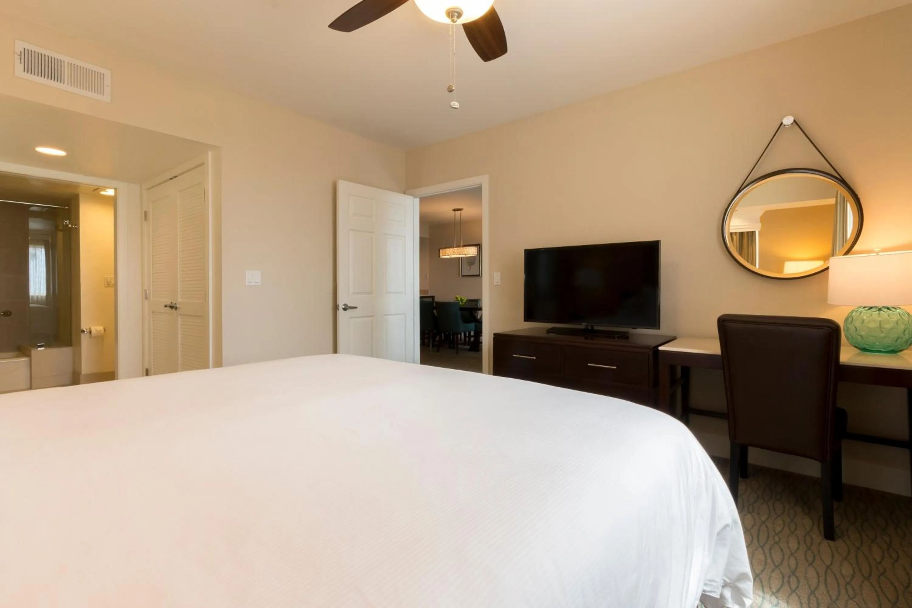 Bedroom, Bed in Carlsbad Seapointe Resort