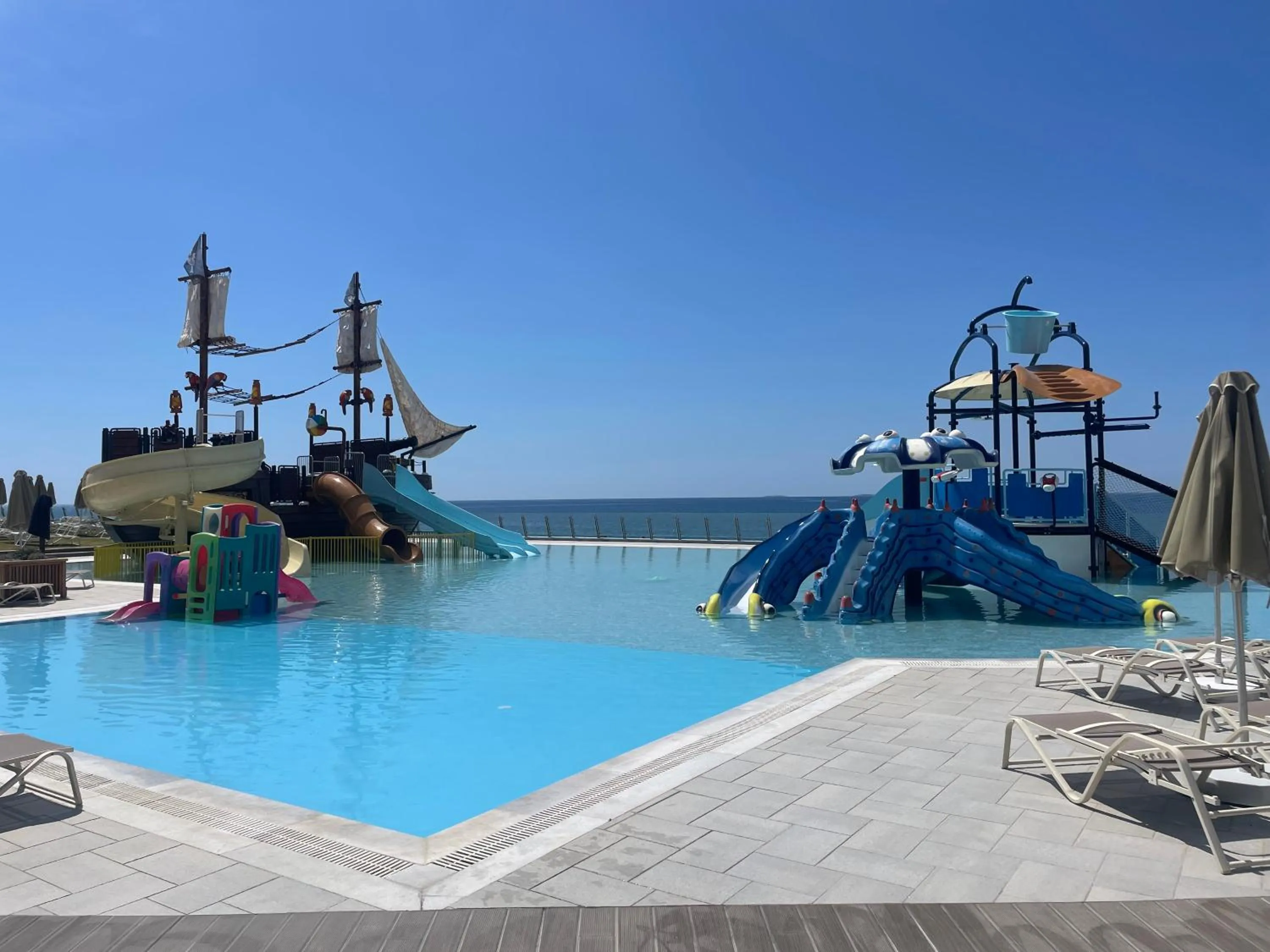 Aqua park in Petra Mare