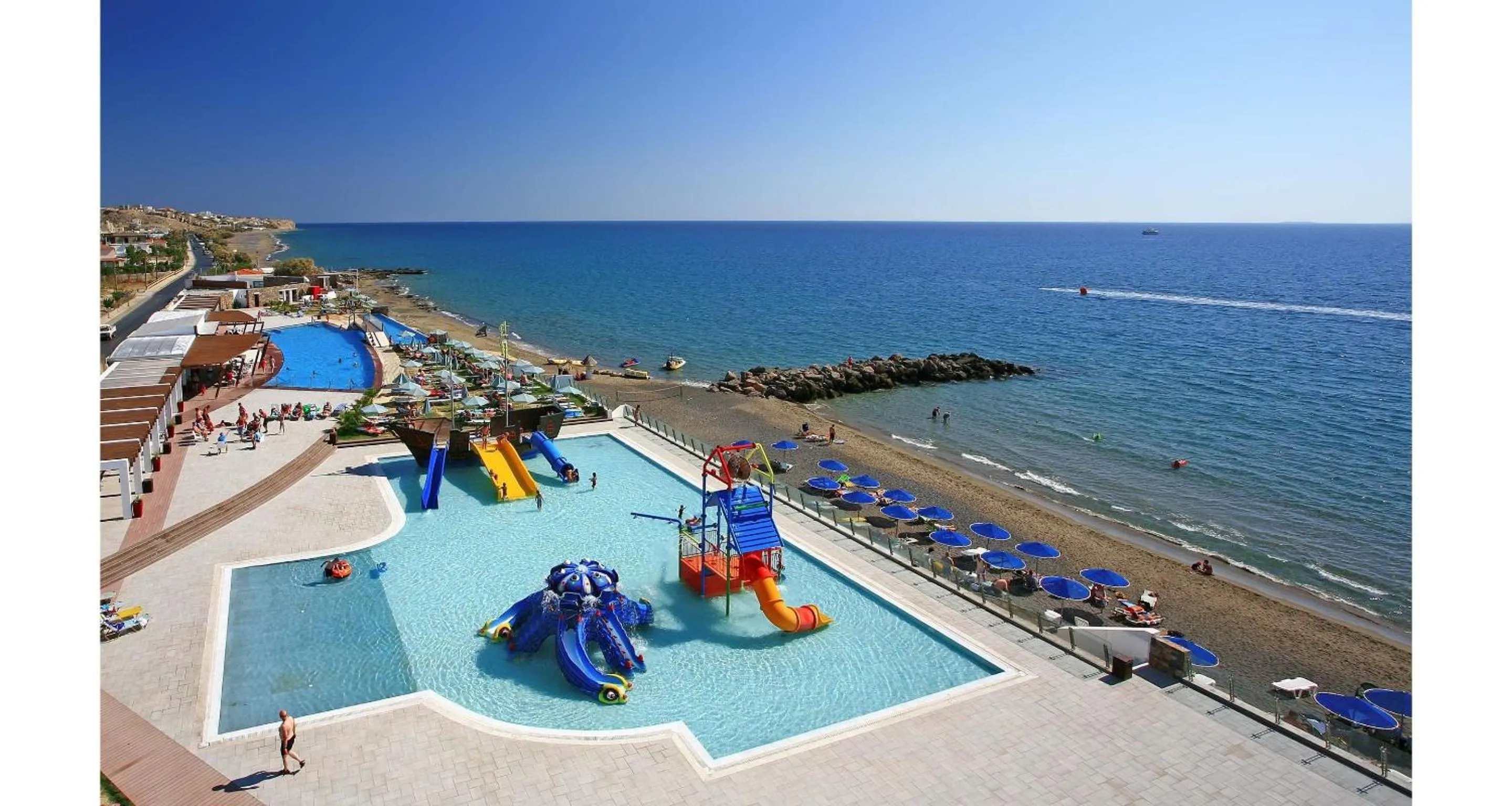 Pool view in Petra Mare