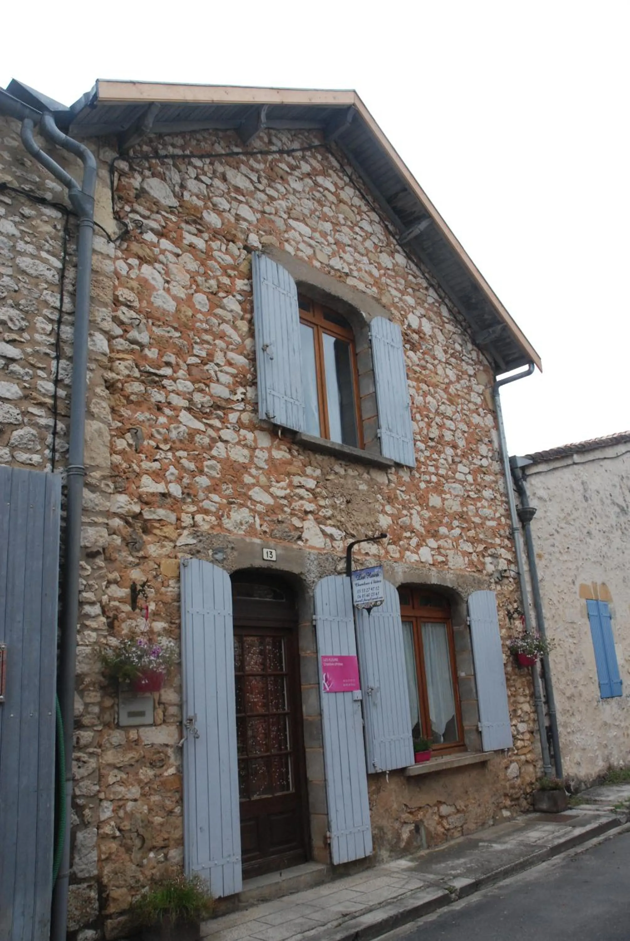Property building in Les Fleurs