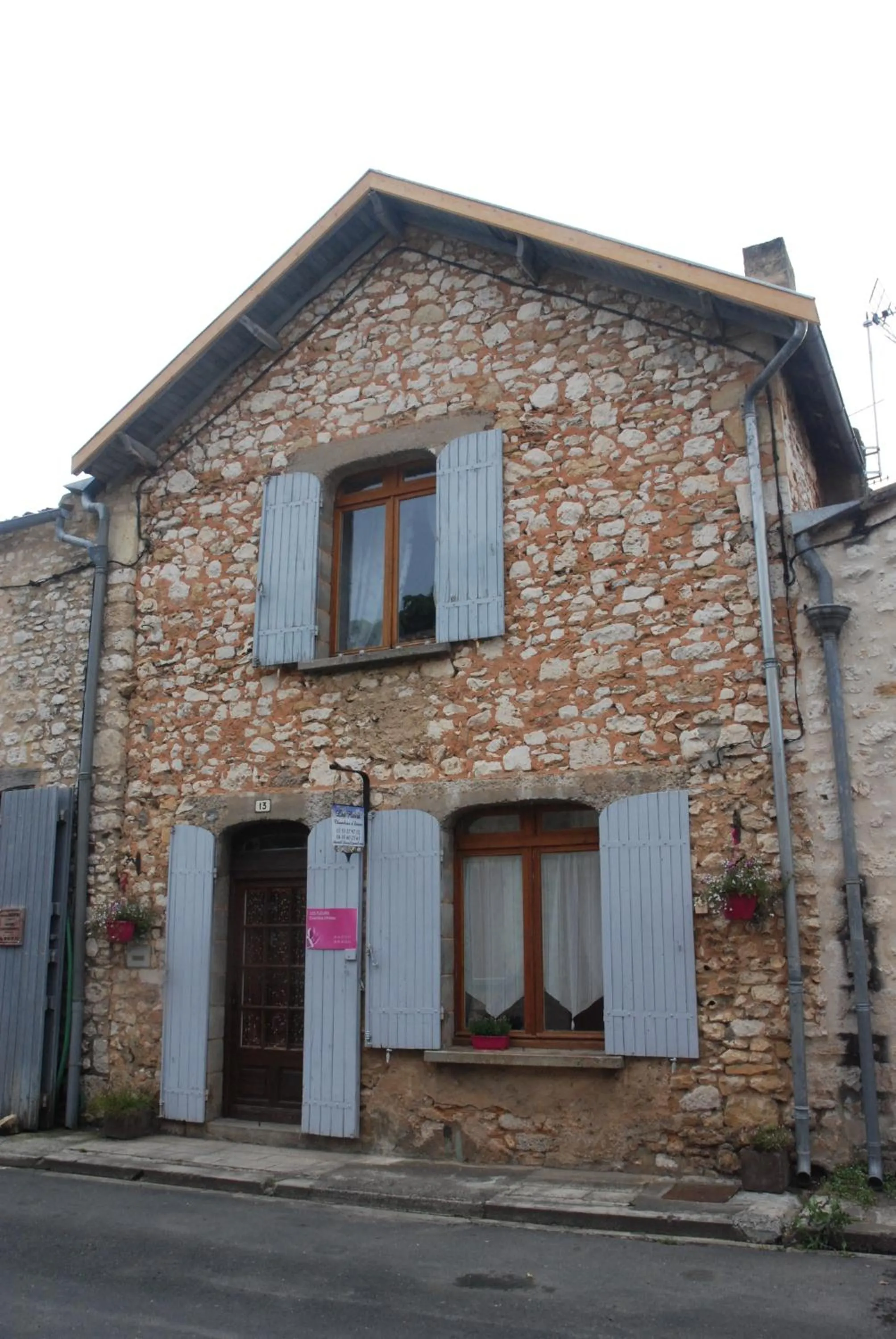 Property building in Les Fleurs