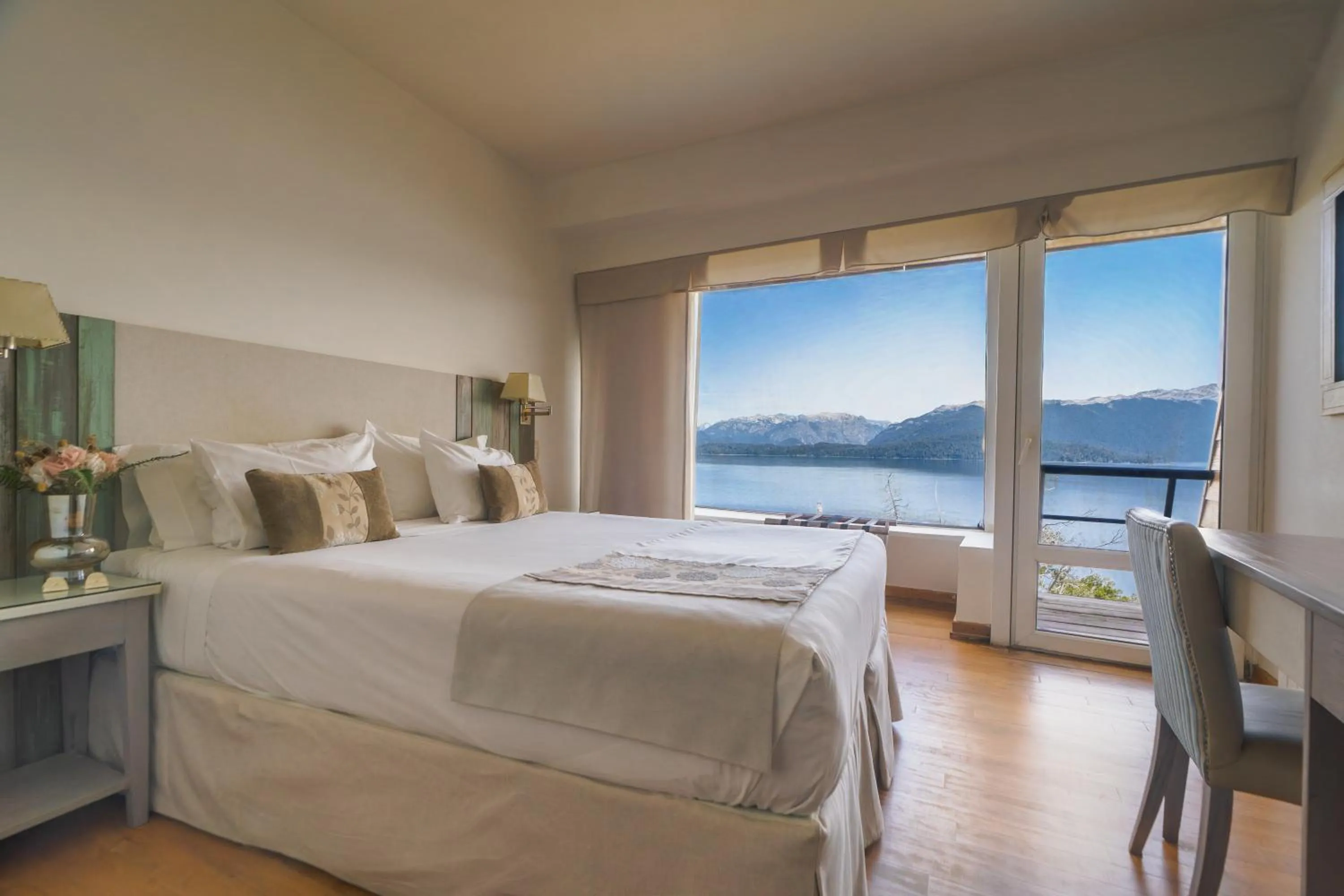 Lake view, Bed in Sol Arrayan Hotel & Spa