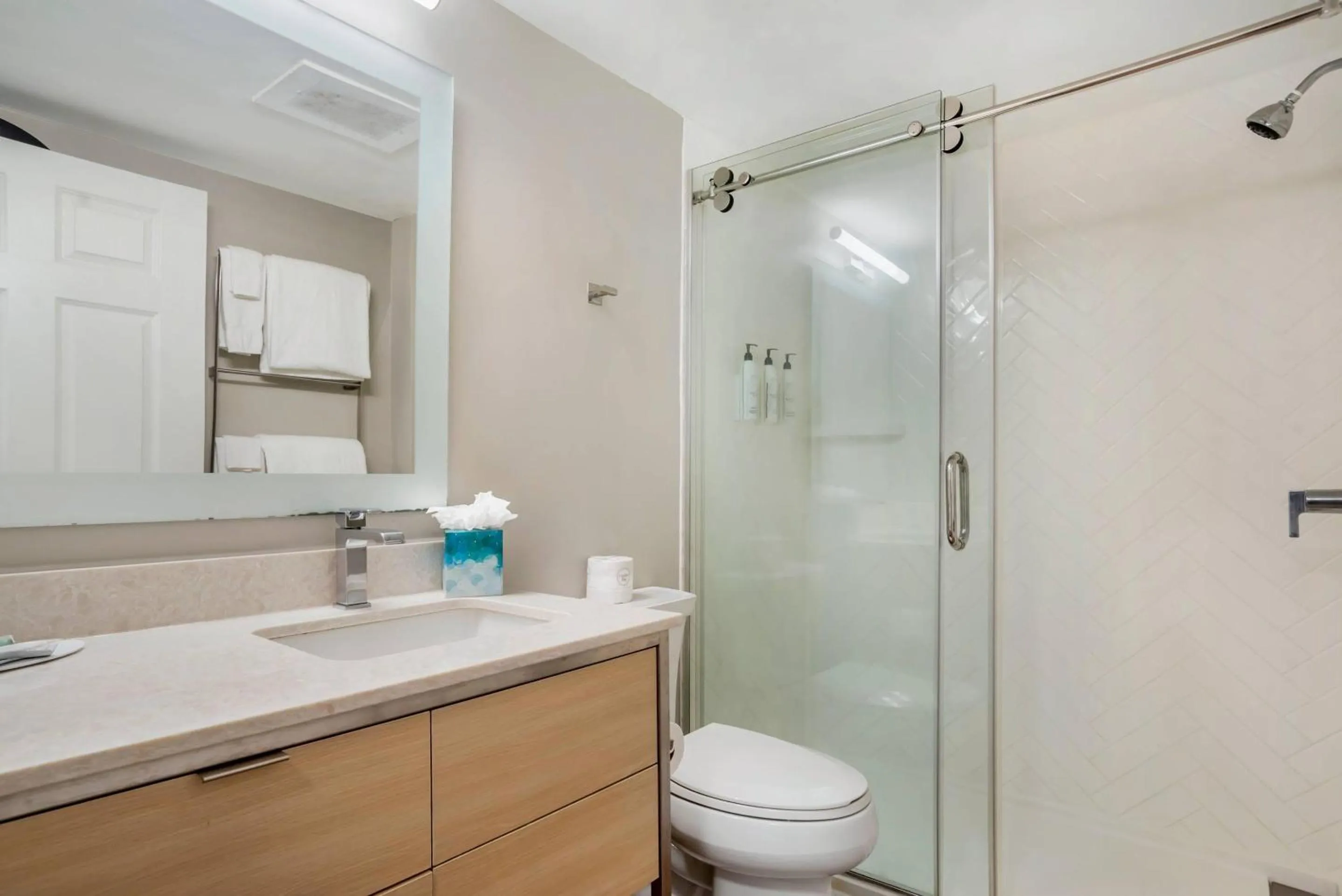 Bedroom in Alluxsuites at 1876, an Ascend Collection Hotel