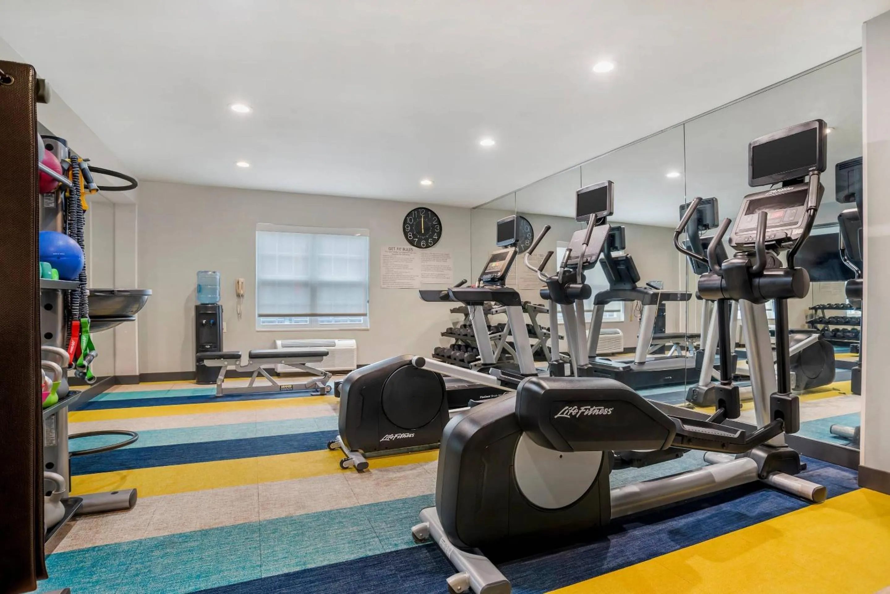 Fitness centre/facilities in Alluxsuites at 1876, an Ascend Collection Hotel