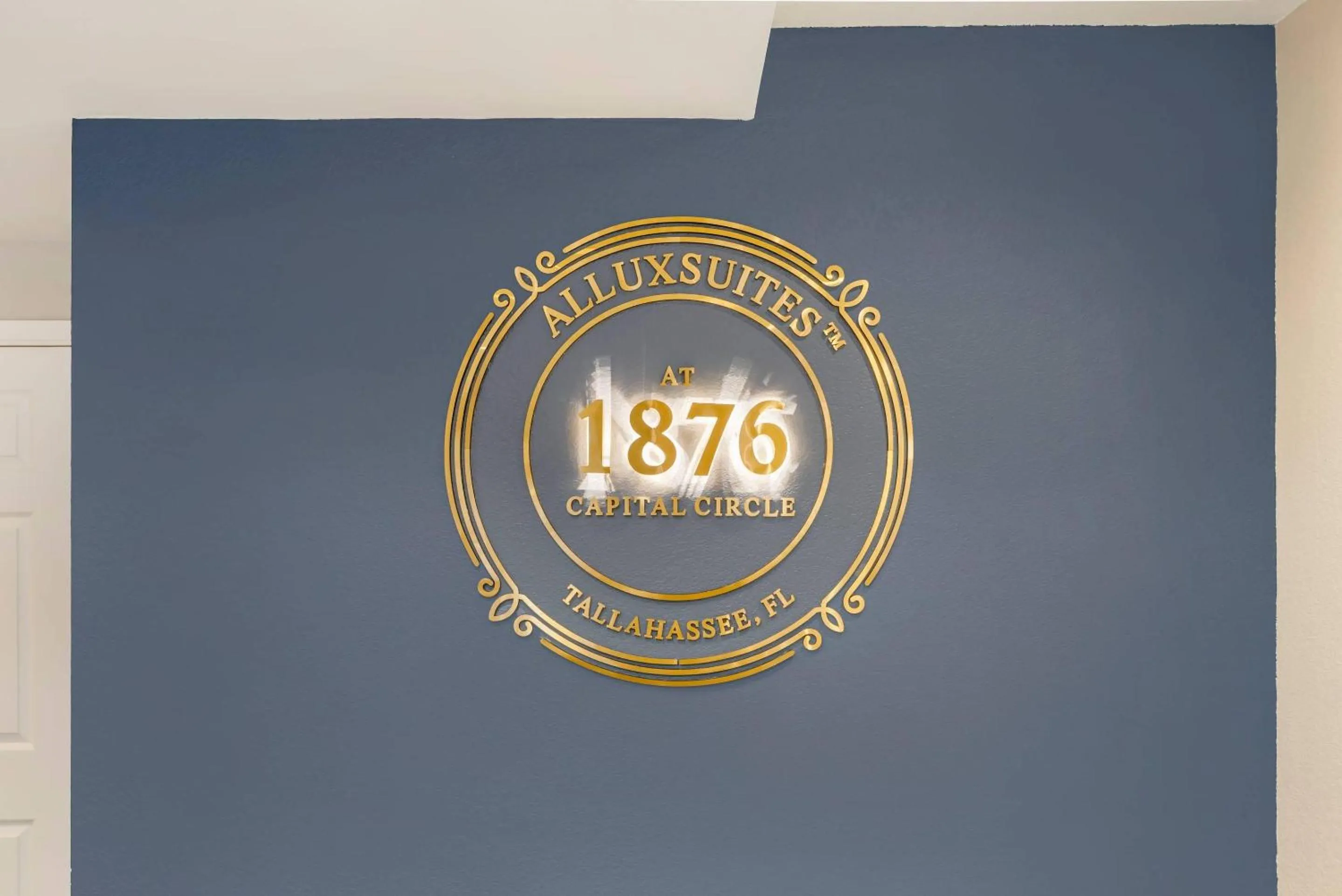 Lobby or reception in Alluxsuites at 1876, an Ascend Collection Hotel