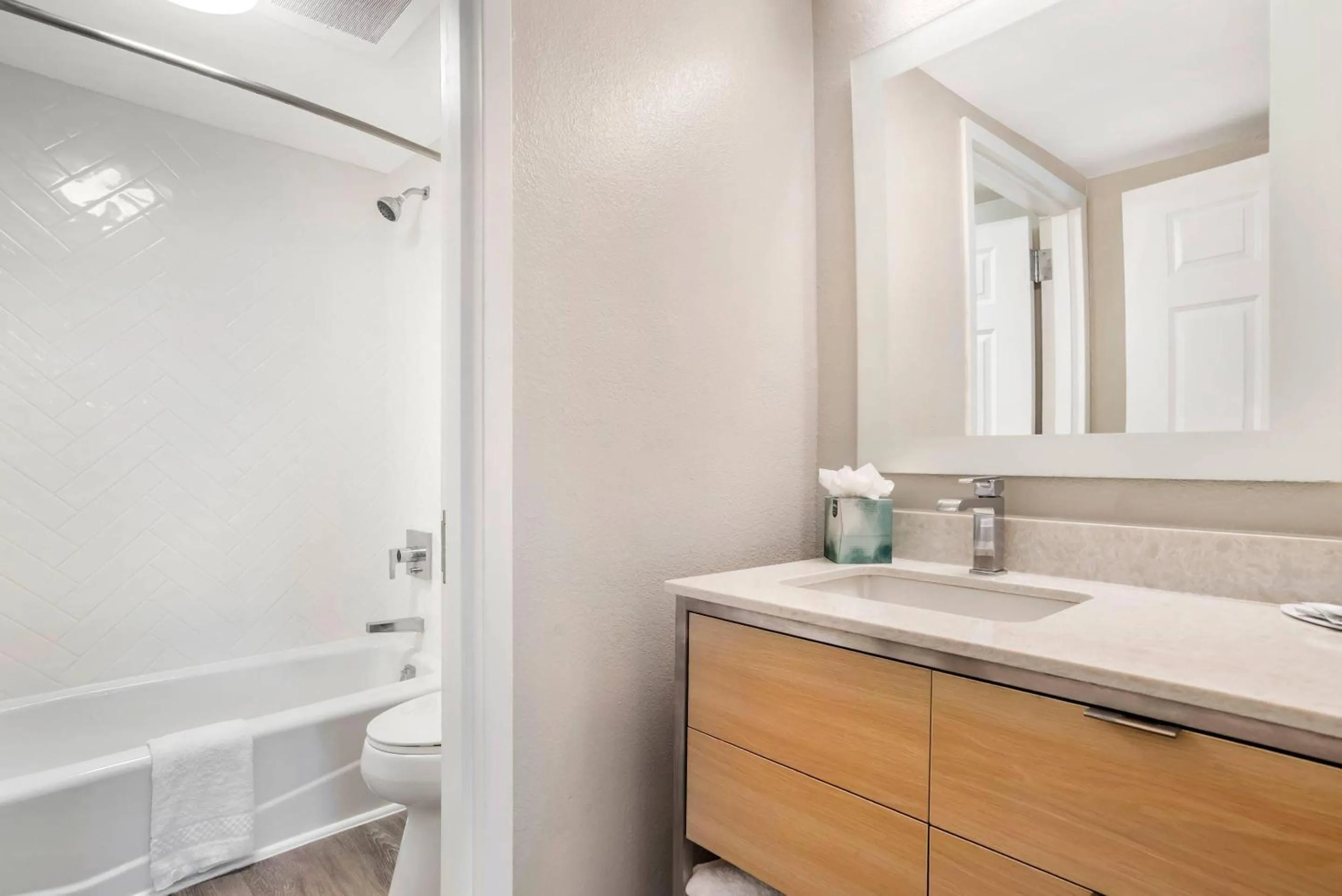 Bedroom in Alluxsuites at 1876, an Ascend Collection Hotel