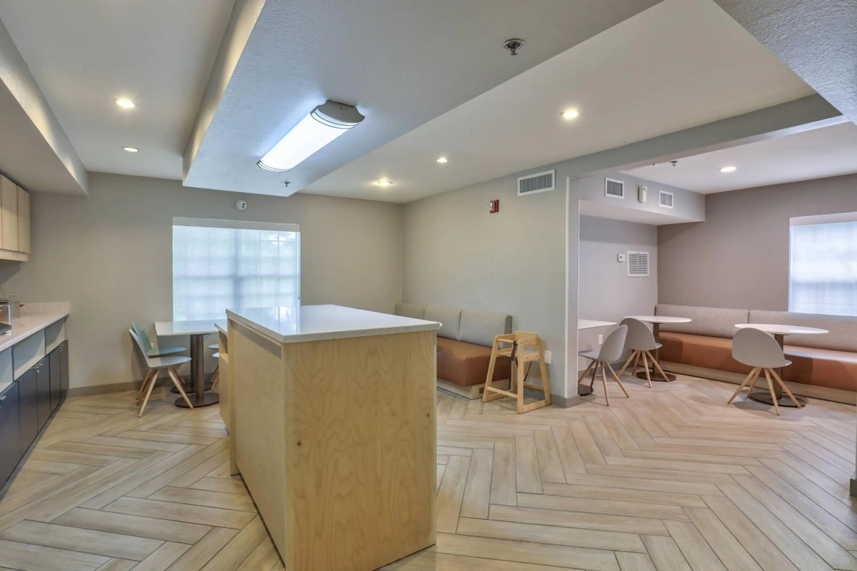 Breakfast in Alluxsuites at 1876, an Ascend Collection Hotel