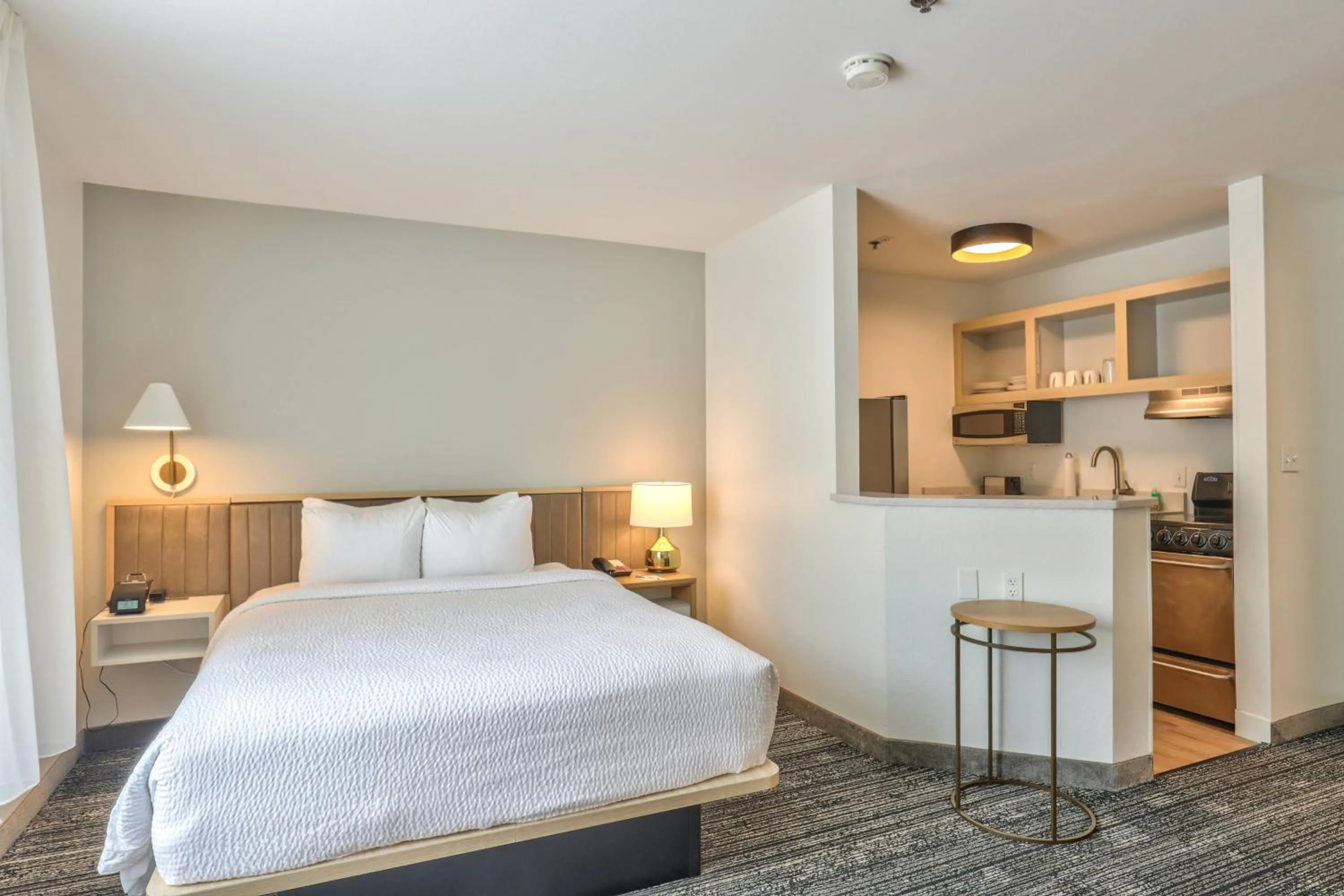 Photo of the whole room in Alluxsuites at 1876, an Ascend Collection Hotel