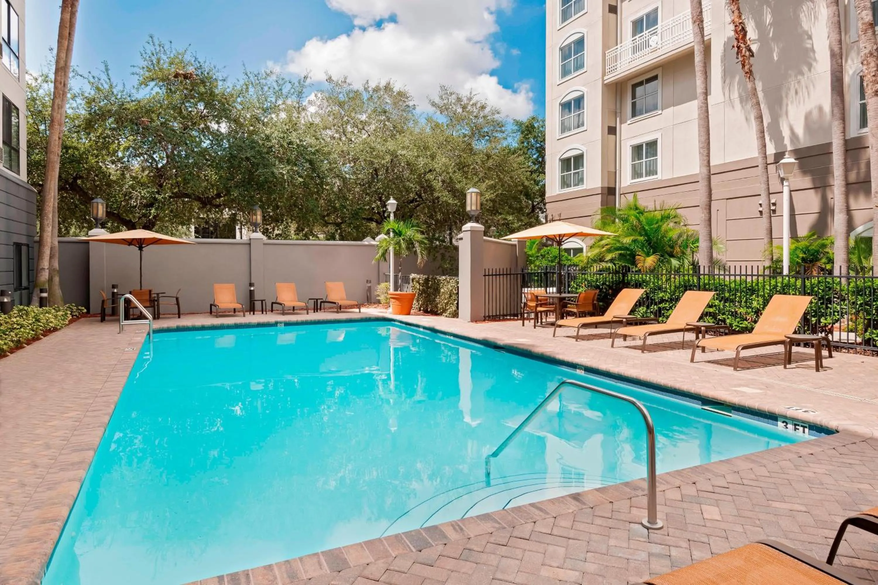 Swimming pool in Residence Inn Tampa Downtown