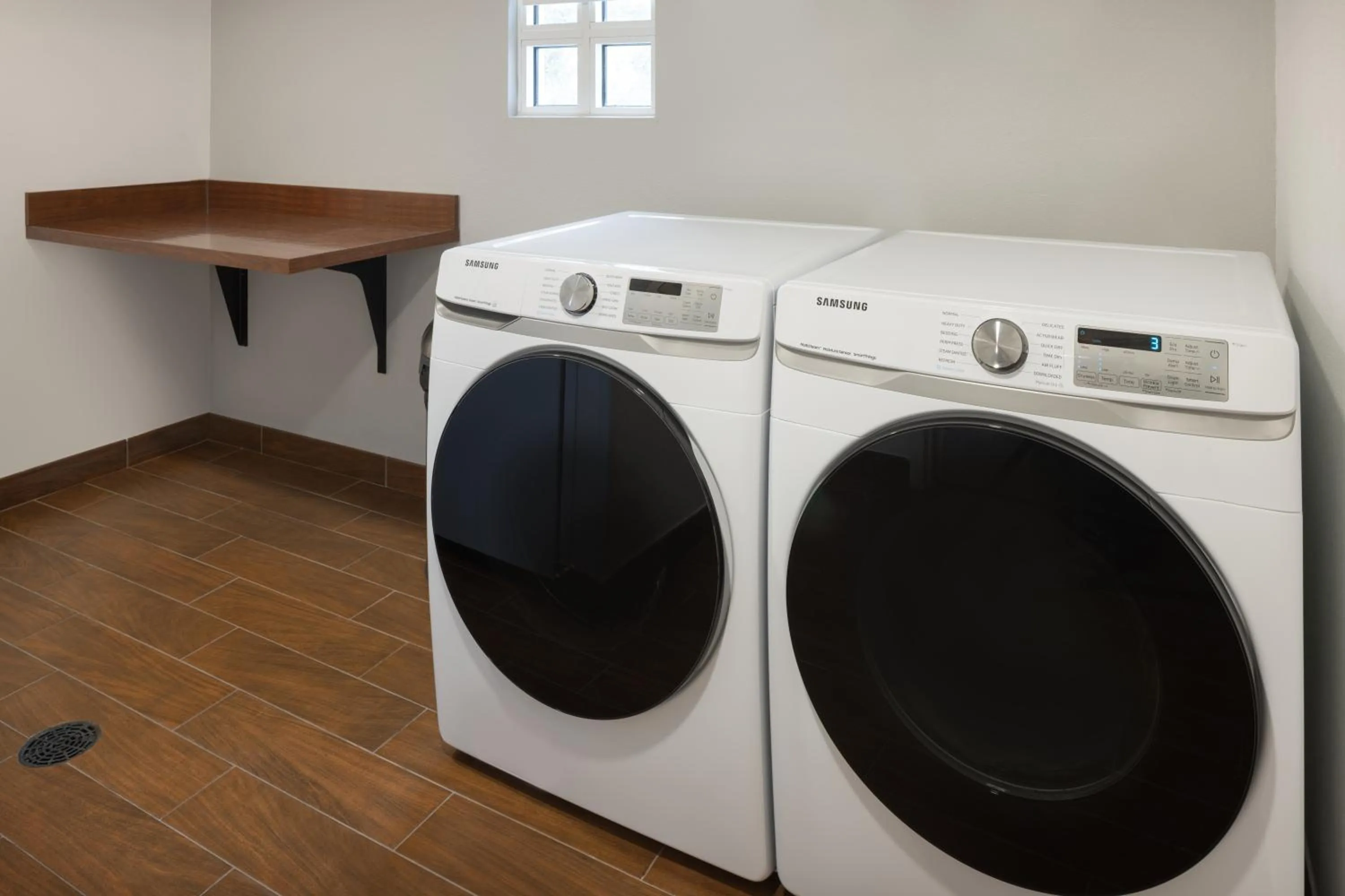 washing machine in TownePlace Suites Tampa Westshore/Airport