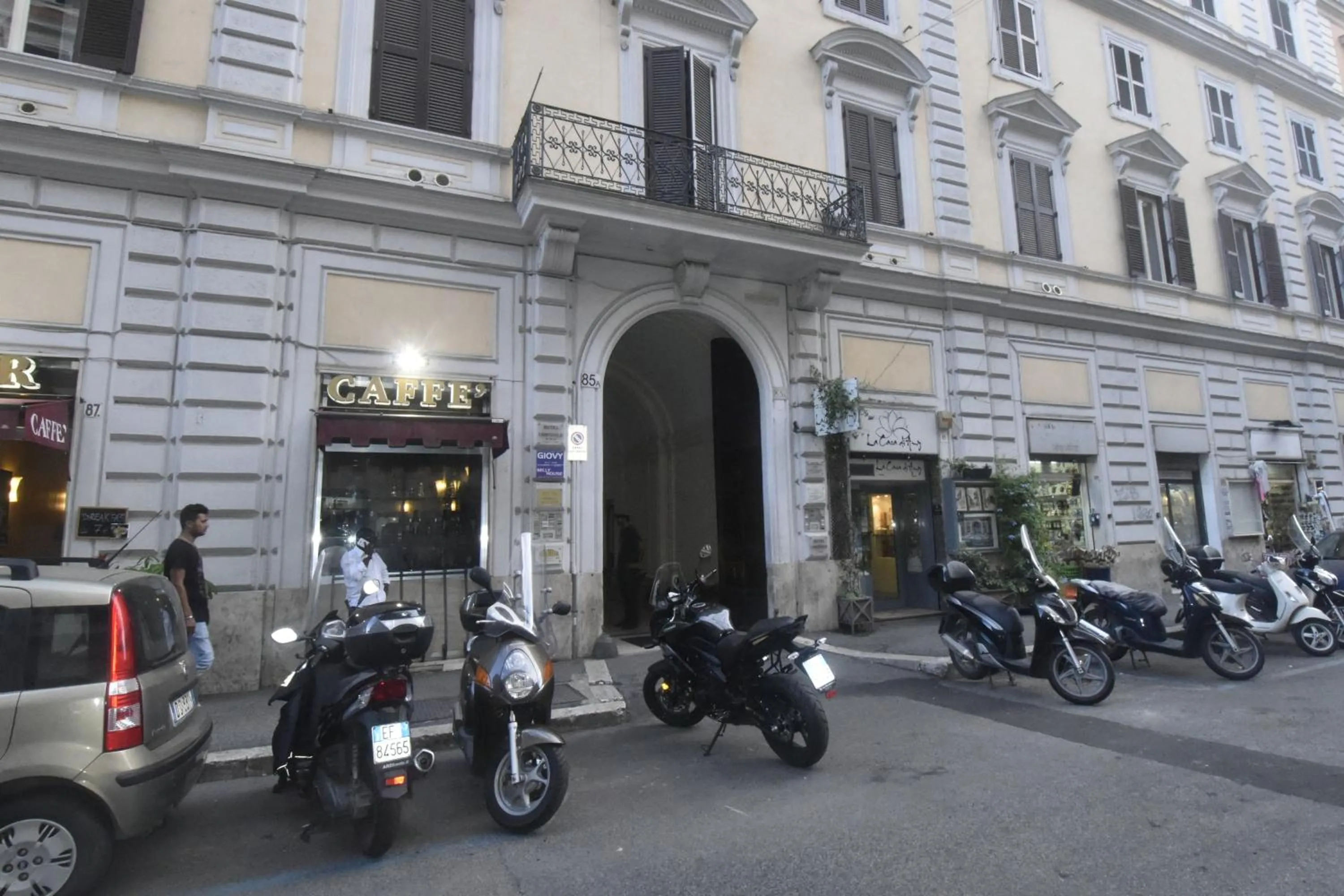 Facade/entrance in Oscar 2