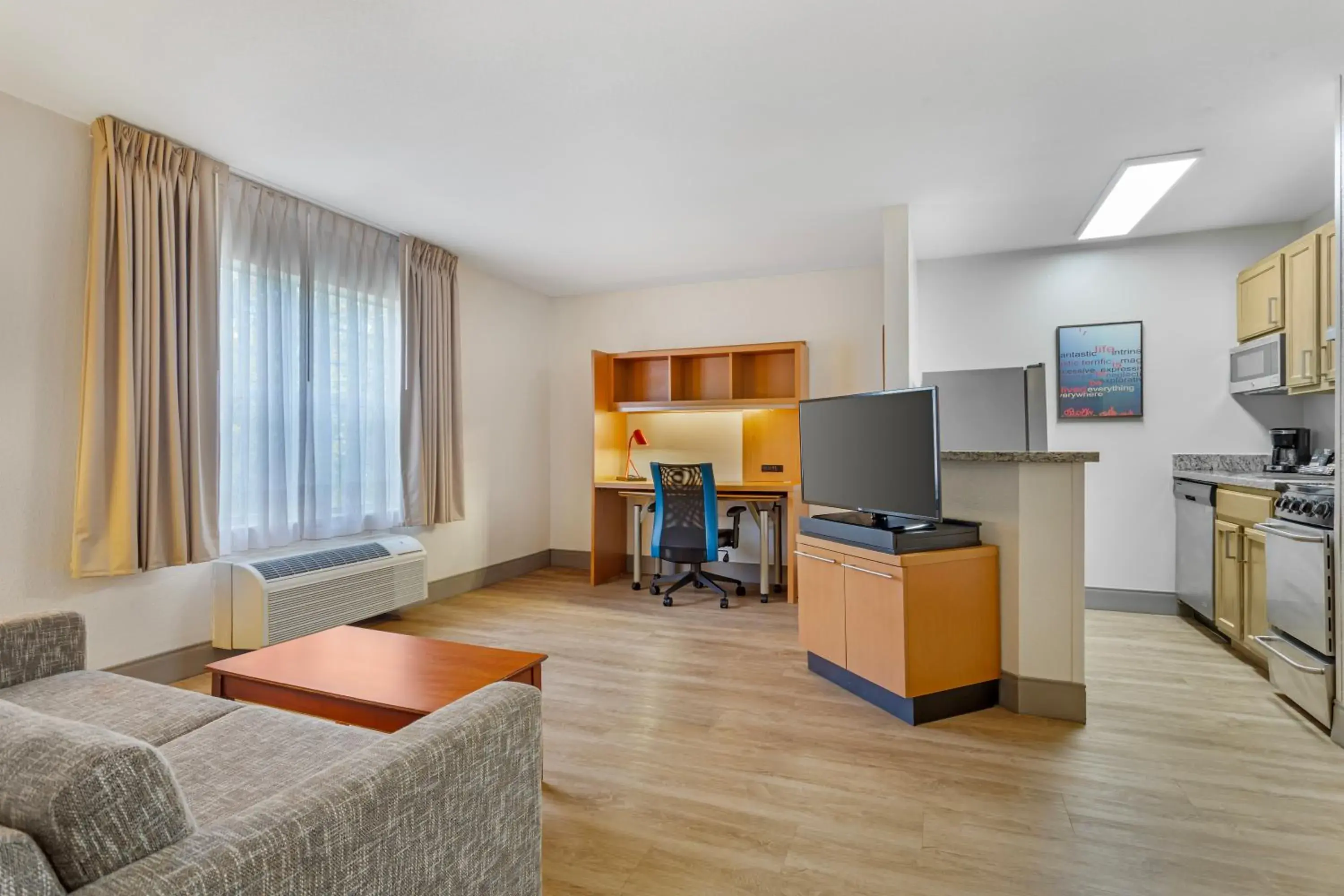 Living room in MainStay Suites Tampa Moffitt-USF Living room in MainStay Suites Tampa Moffitt-USF