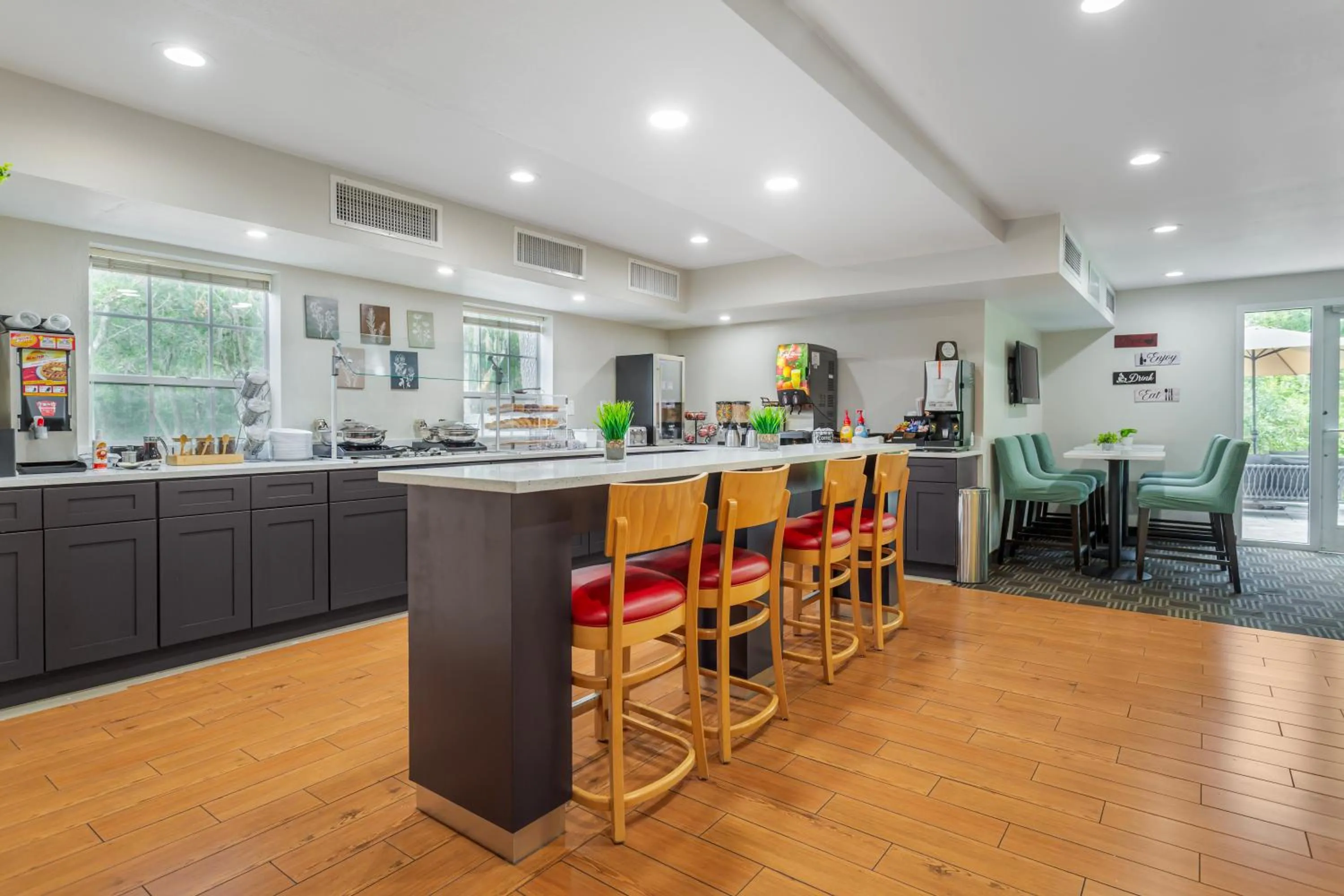 Breakfast in MainStay Suites Tampa Moffitt-USF