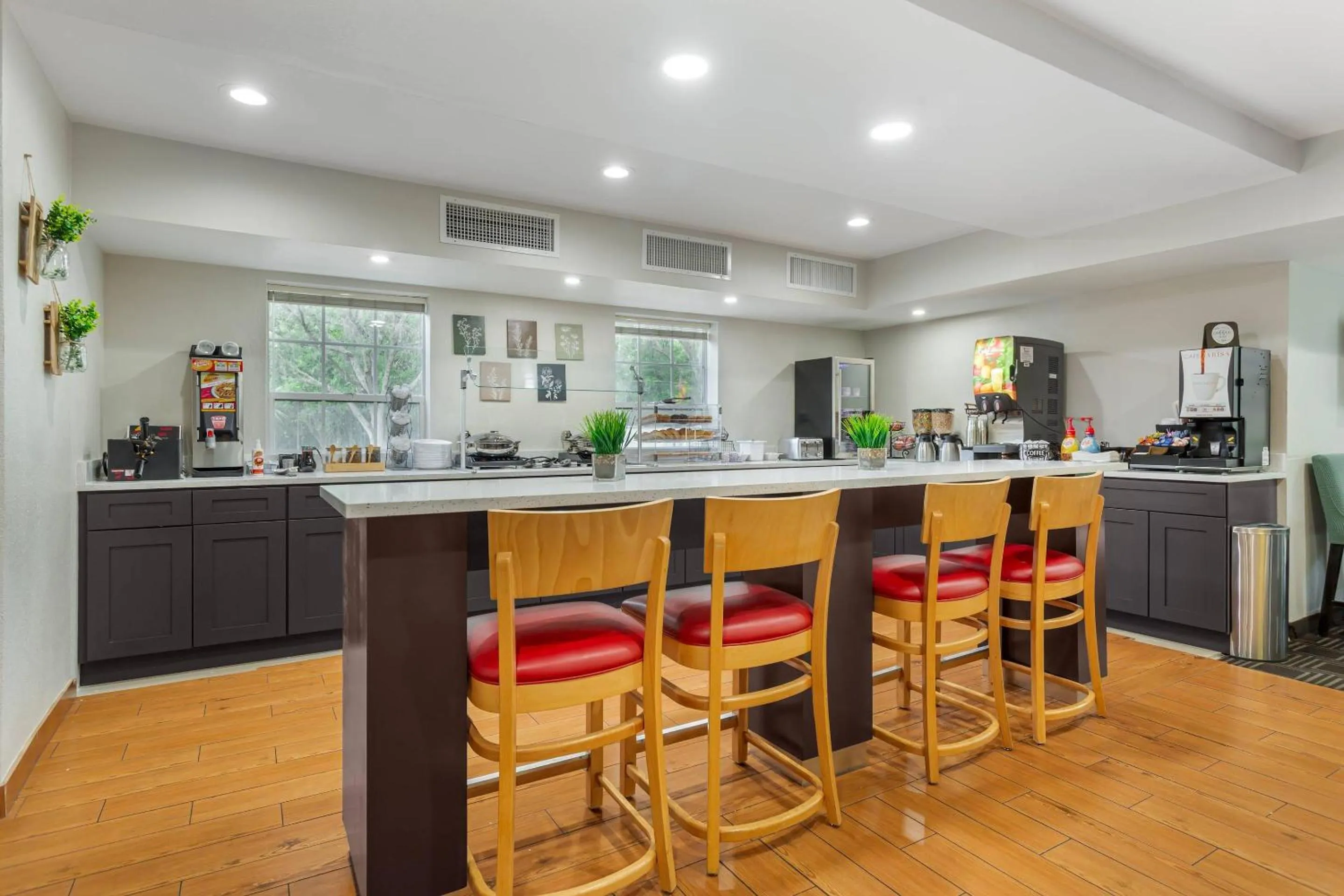 Breakfast in MainStay Suites Tampa Moffitt-USF