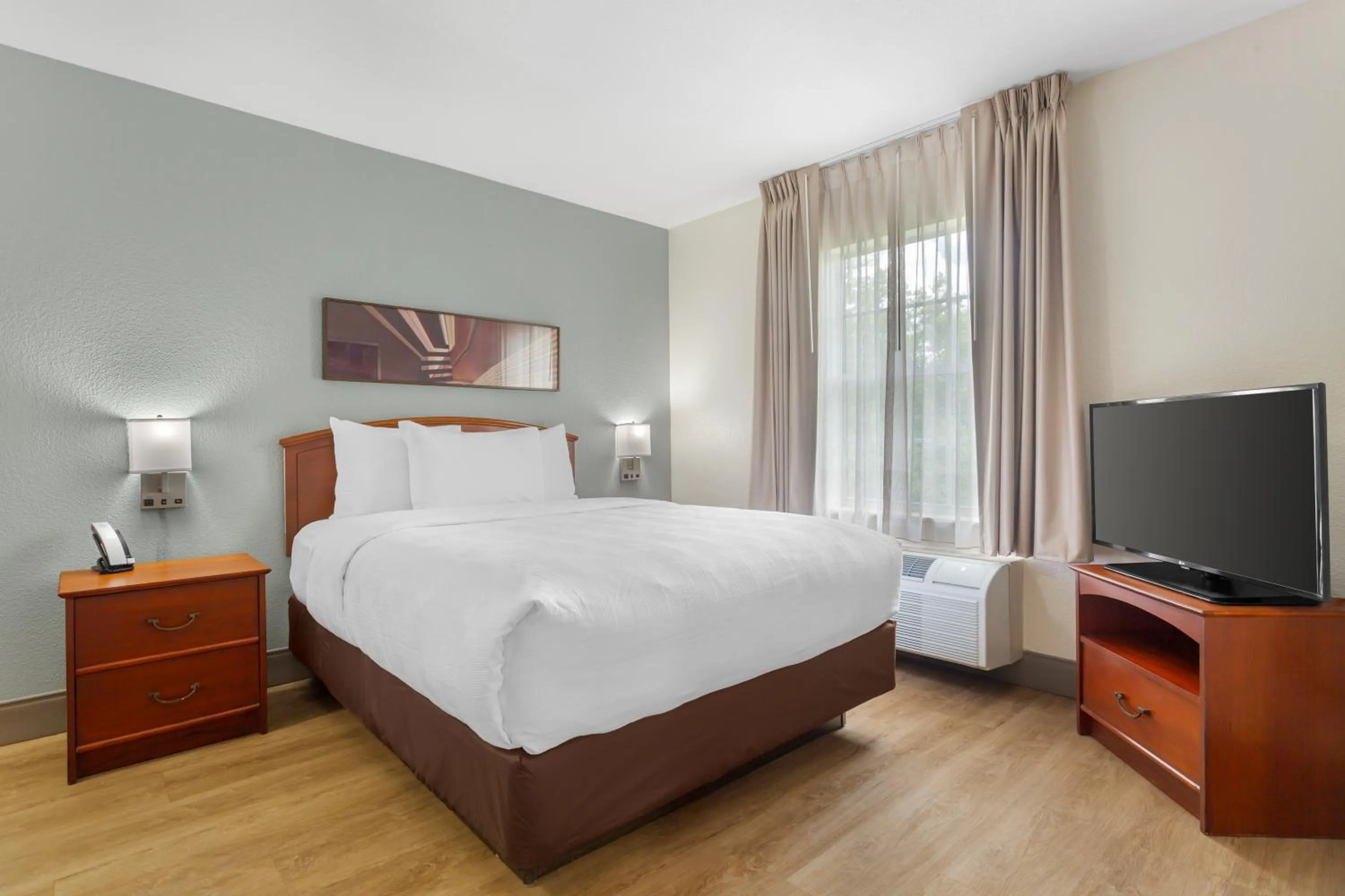 Bedroom, Bed in MainStay Suites Tampa Moffitt-USF