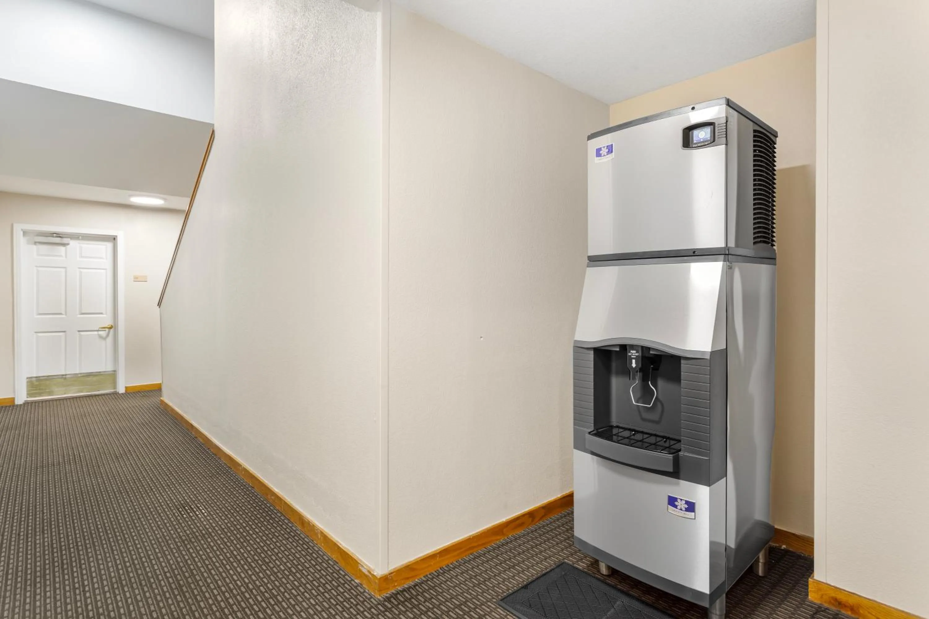 vending machine in MainStay Suites Tampa Moffitt-USF