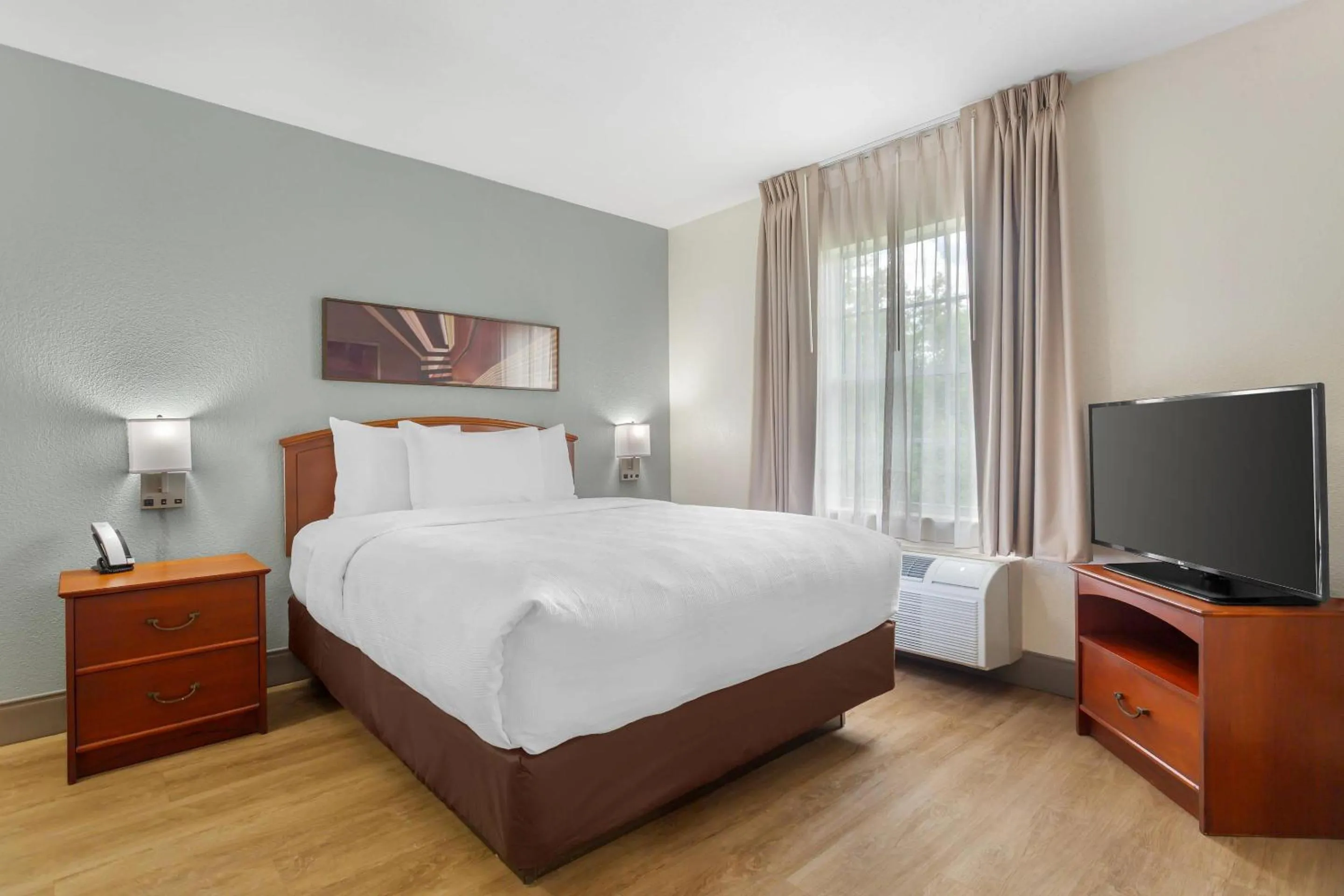 Bedroom, Bed in MainStay Suites Tampa Moffitt-USF