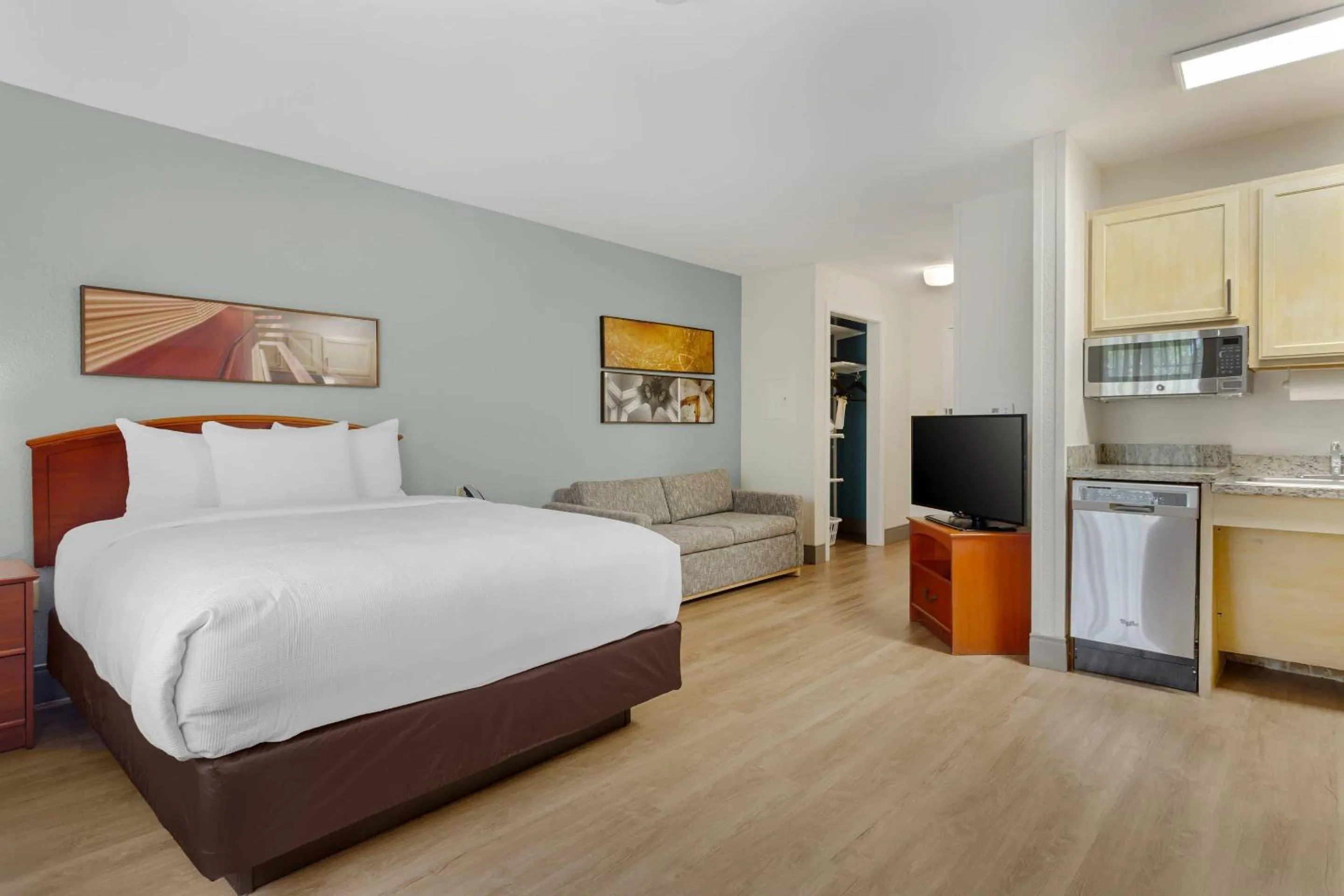 Bedroom, Bed in MainStay Suites Tampa Moffitt-USF