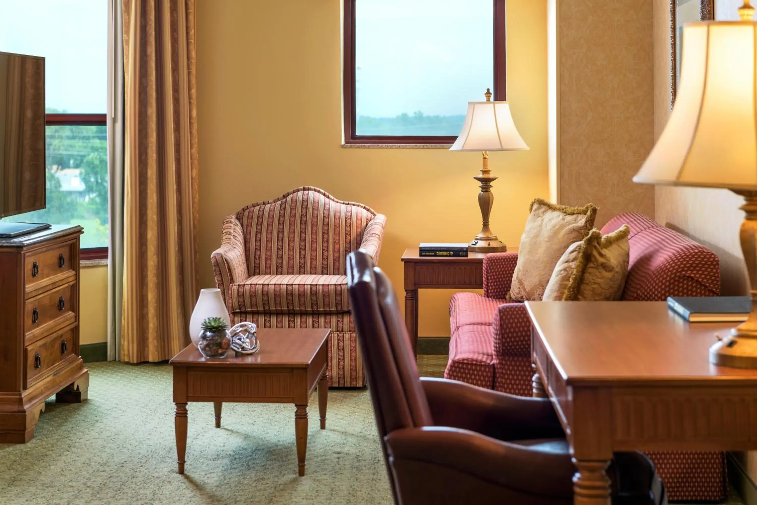 Suite, 1 Bedroom Larger Suite, Double, Sofa bed in Renaissance Tulsa Hotel & Convention Center Suite, 1 Bedroom Larger Suite, Double, Sofa bed in Renaissance Tulsa Hotel & Convention Center