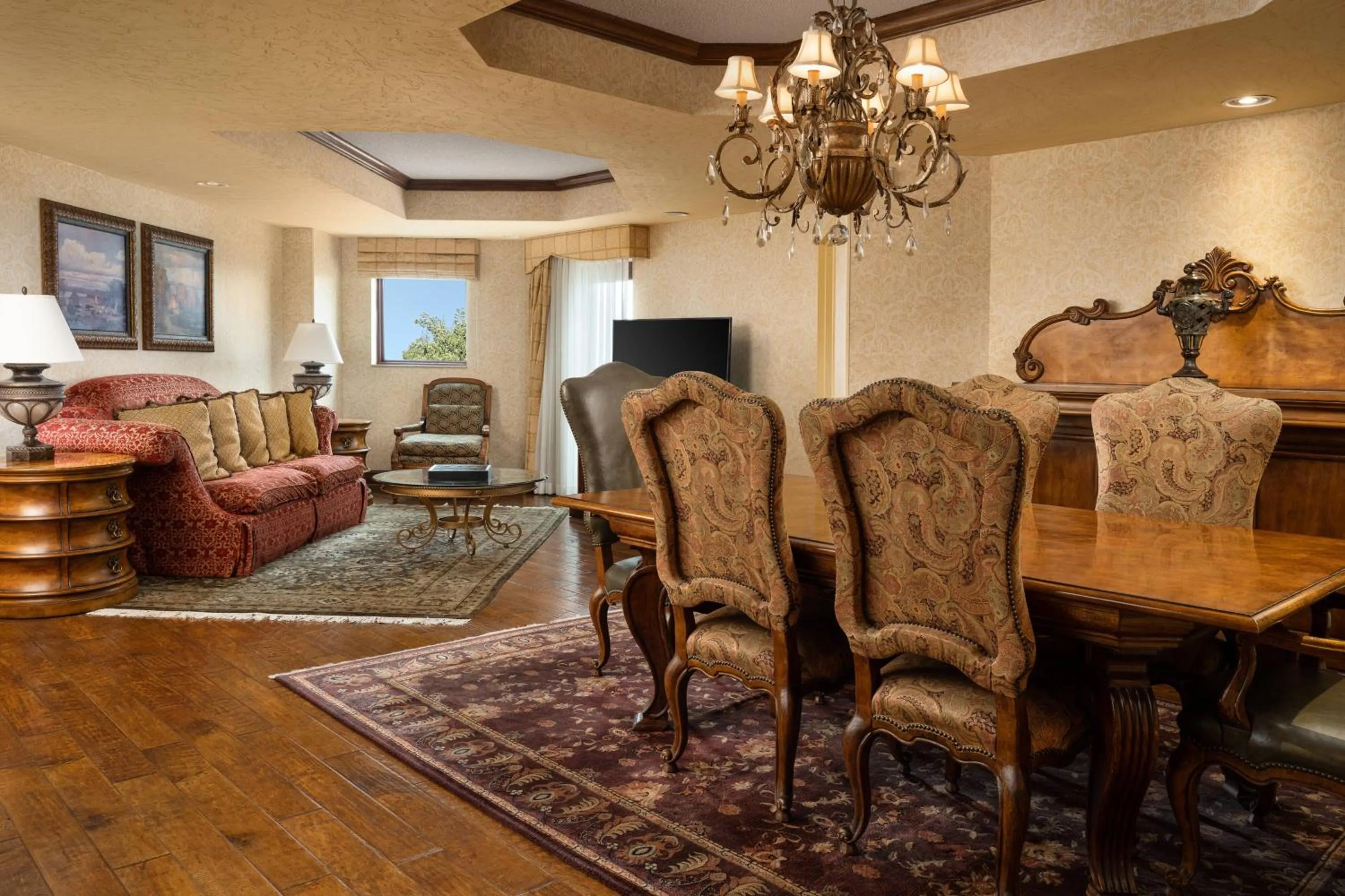 Photo of the whole room in Renaissance Tulsa Hotel & Convention Center