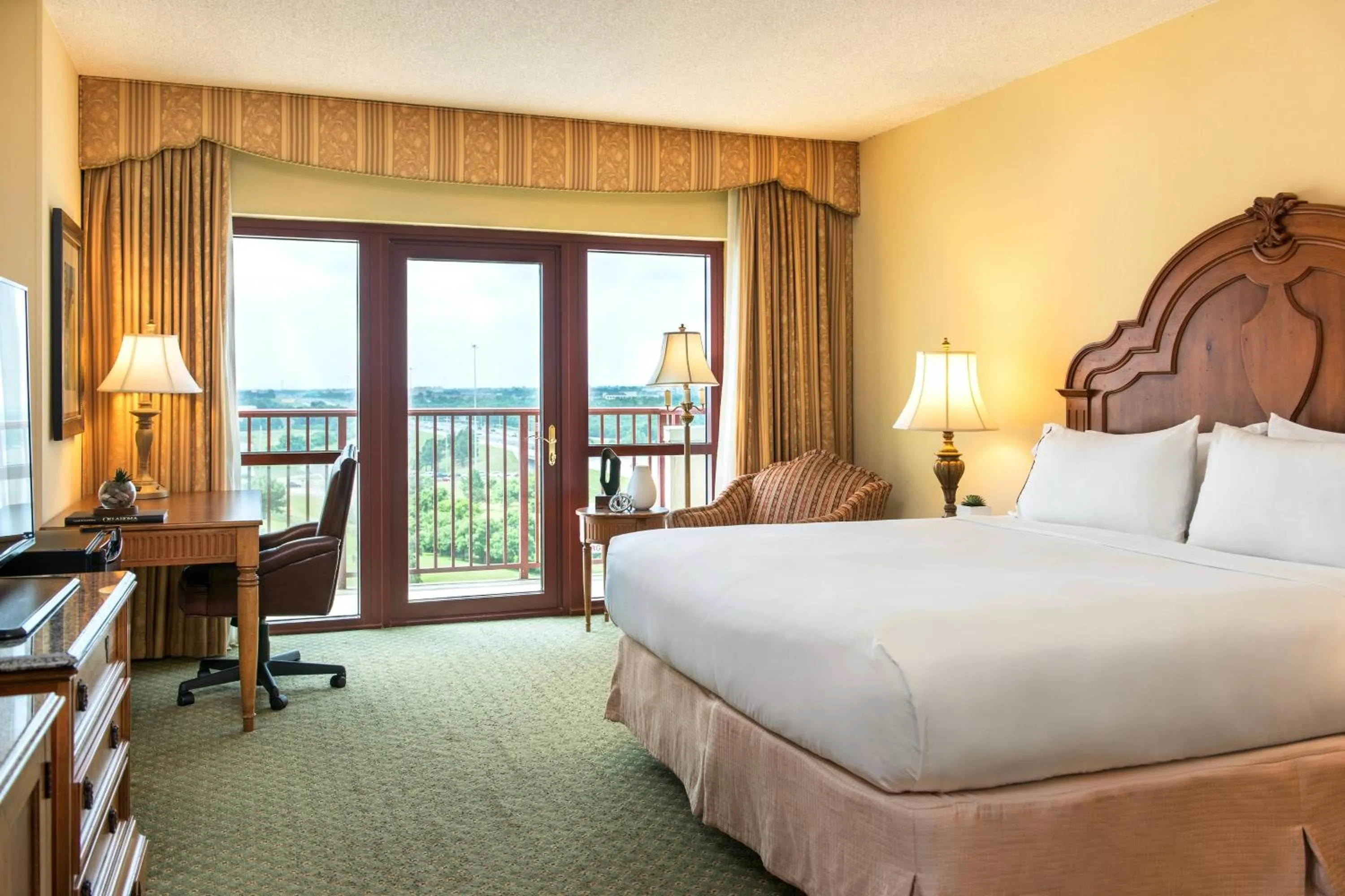 Photo of the whole room, Bed in Renaissance Tulsa Hotel & Convention Center