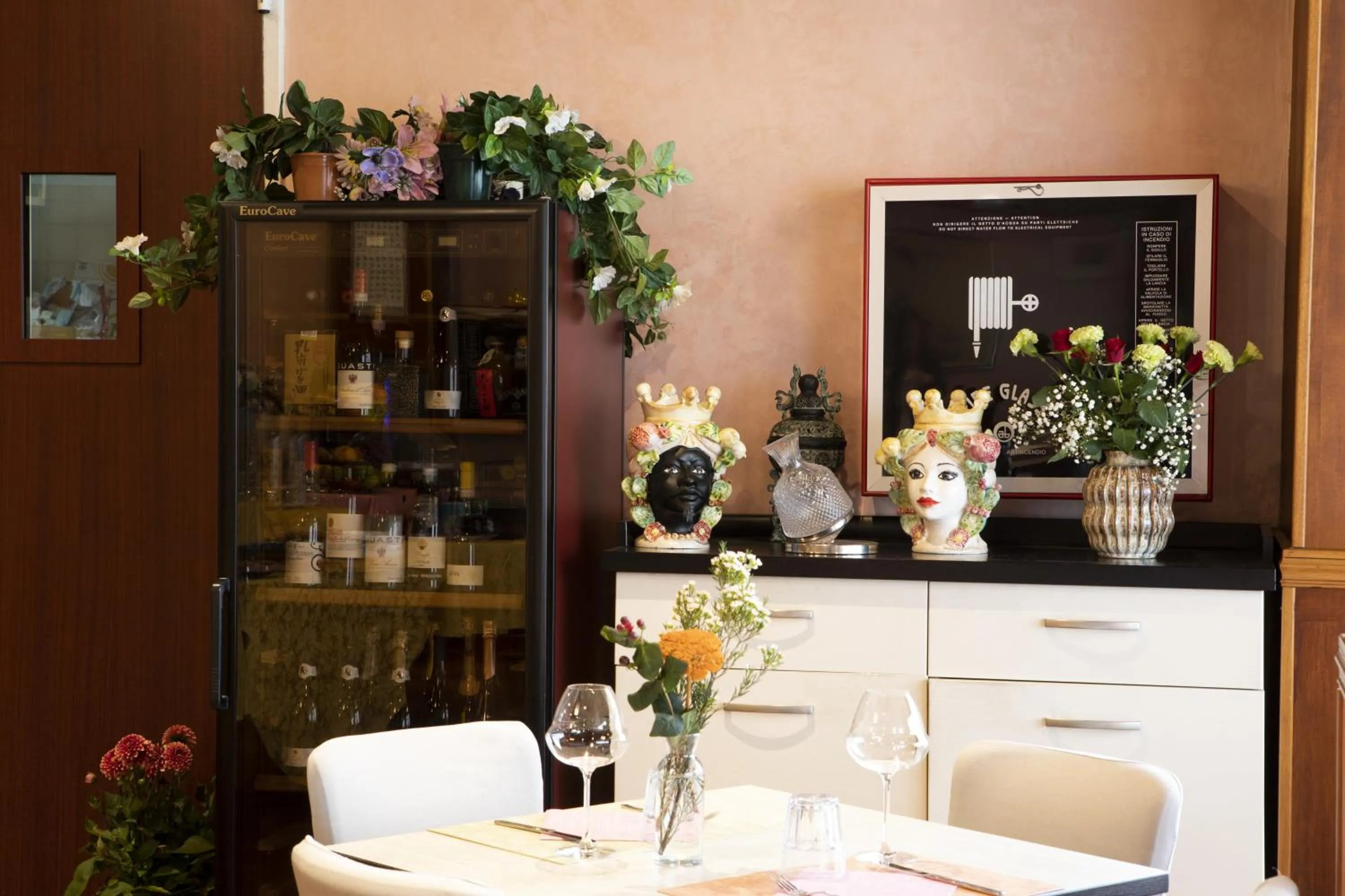 Restaurant/places to eat in Hotel Vienna