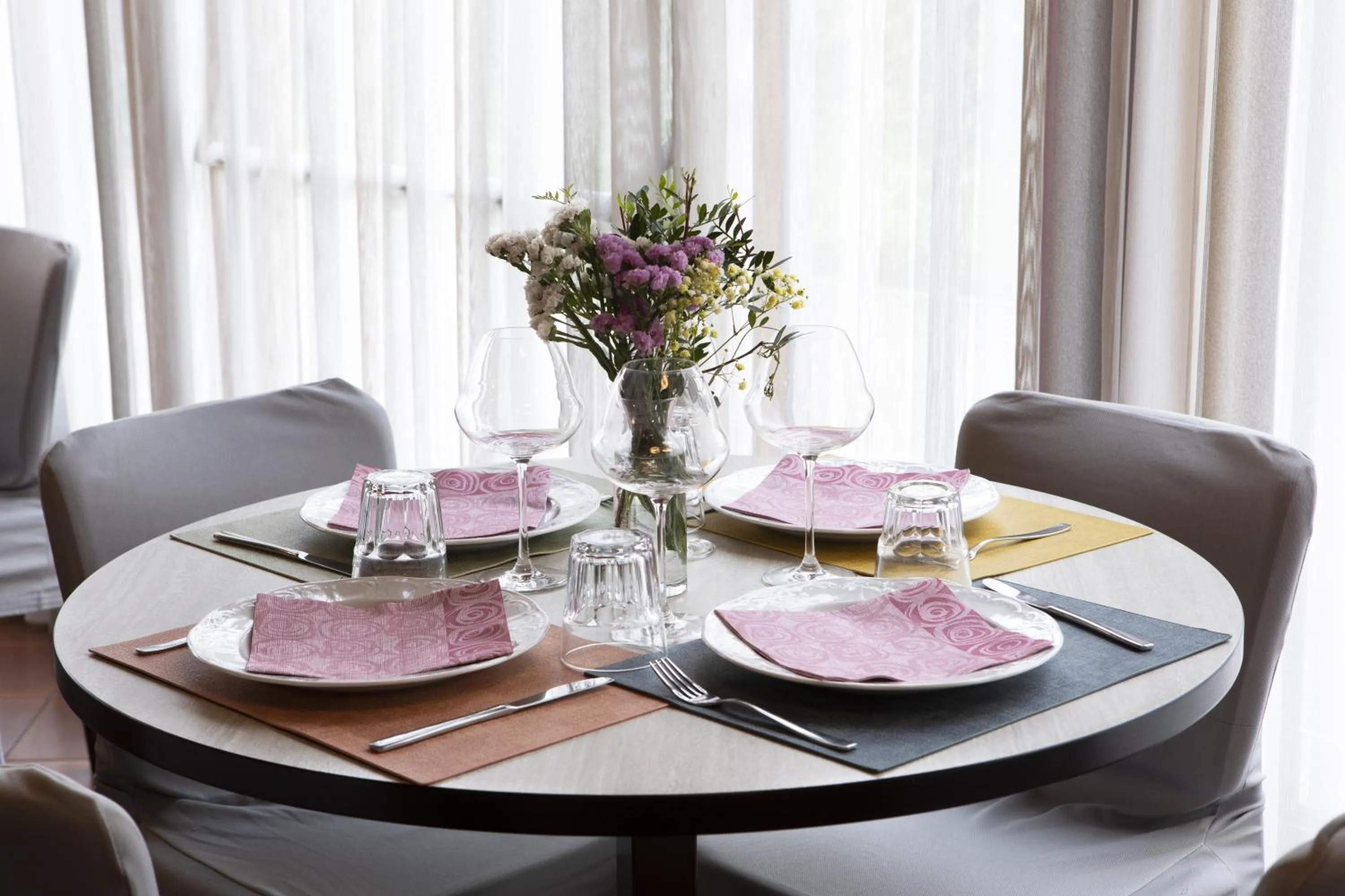 Restaurant/places to eat in Hotel Vienna