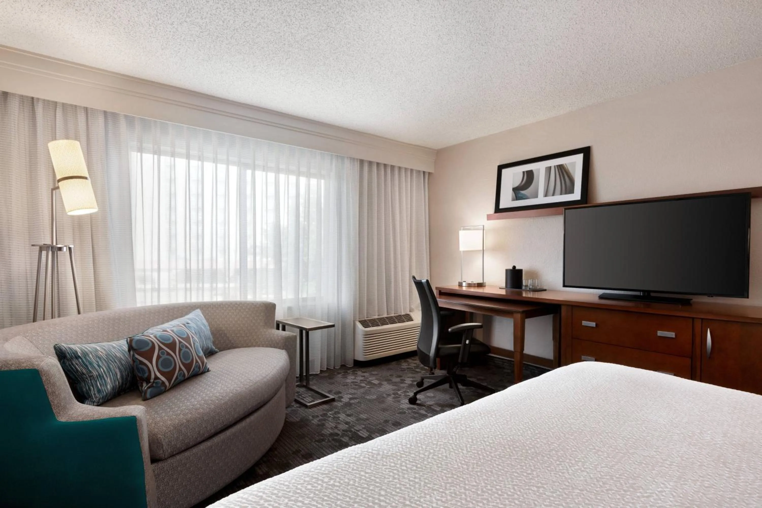 Photo of the whole room, Bed in Courtyard by Marriott Tulsa Central