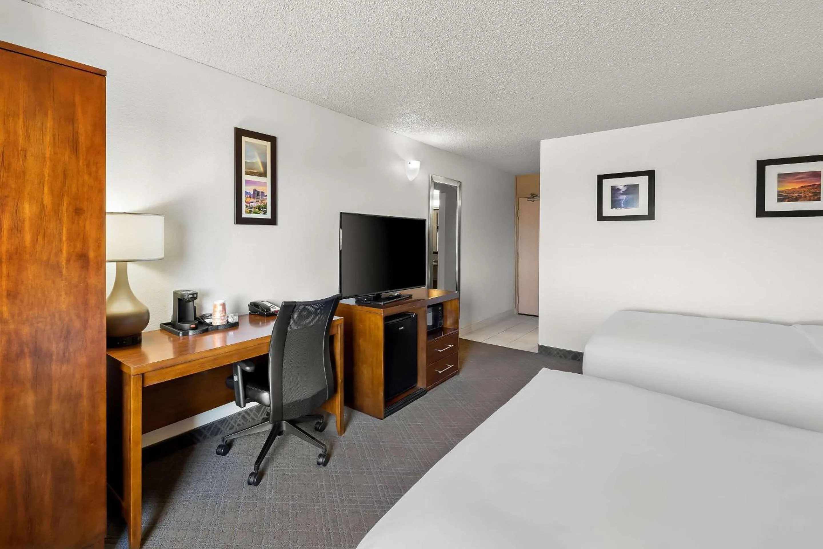 Bedroom, Bed in Comfort Inn & Suites near Kino Sports Complex