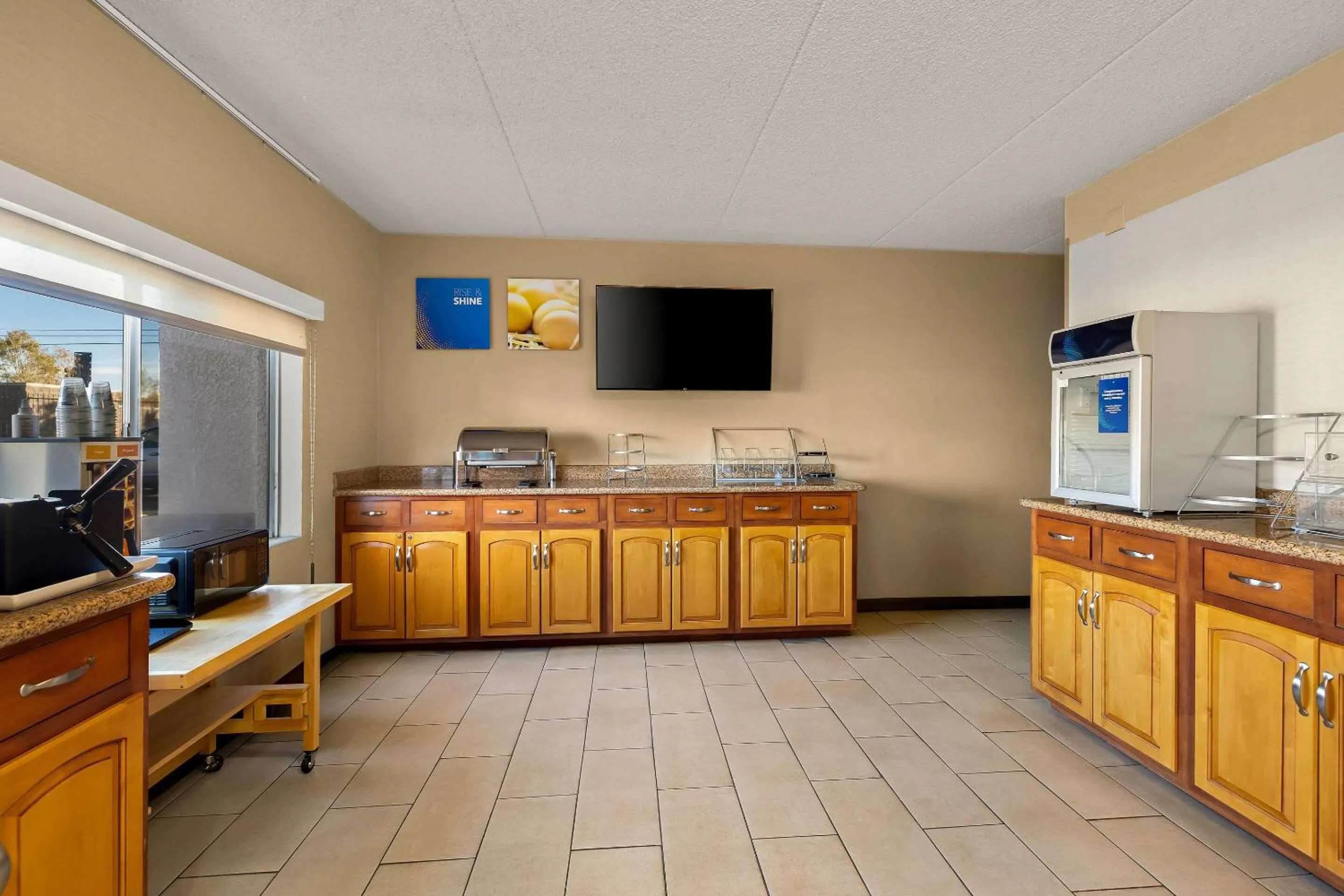 Breakfast in Comfort Inn & Suites near Kino Sports Complex