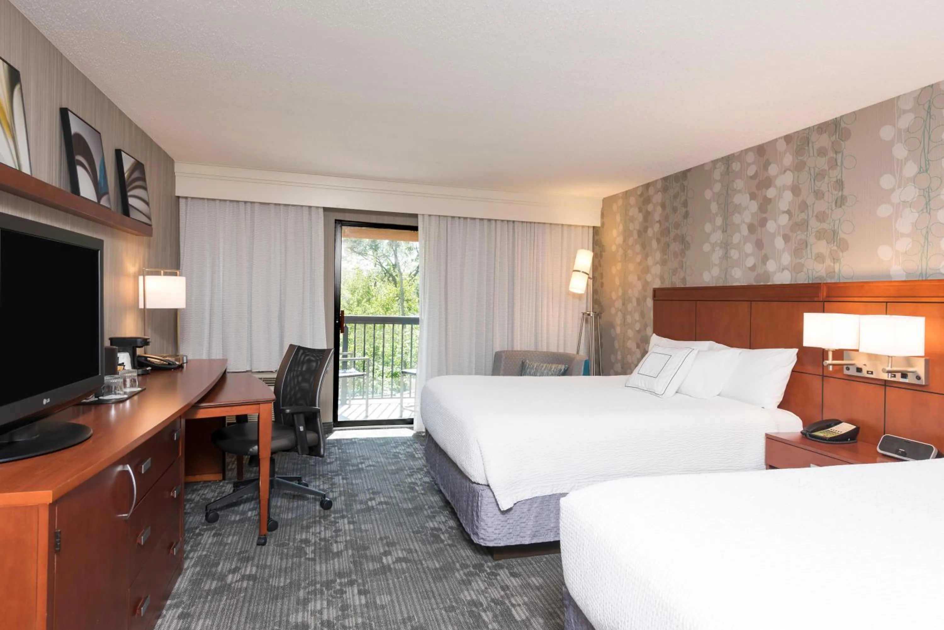 Photo of the whole room, Bed in Courtyard by Marriott Traverse City