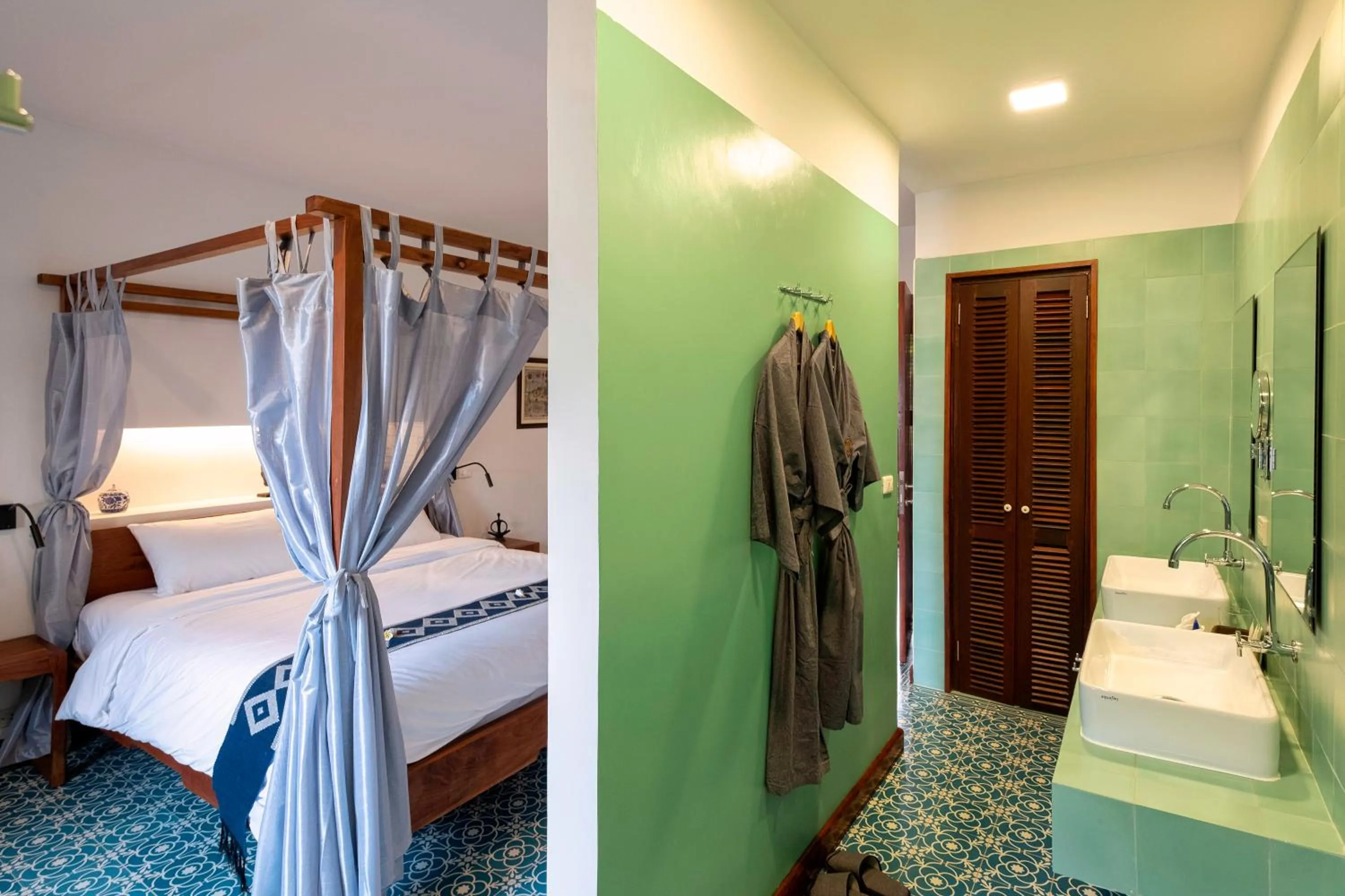 Bathroom, Bed in Residence Bassac